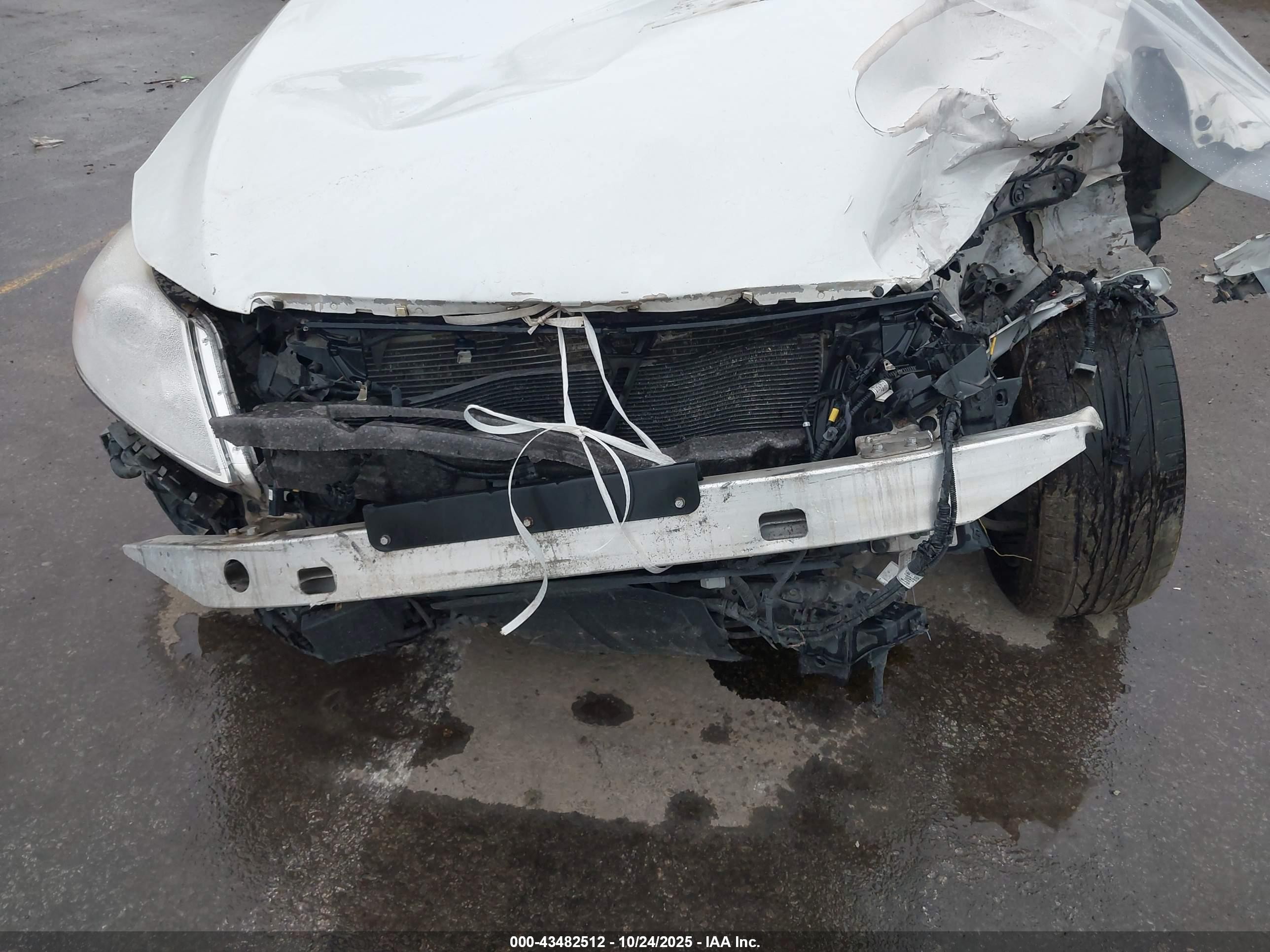 2011 Hyundai Genesis 4.6 Белый vin: KMHGC4DF5BU114384