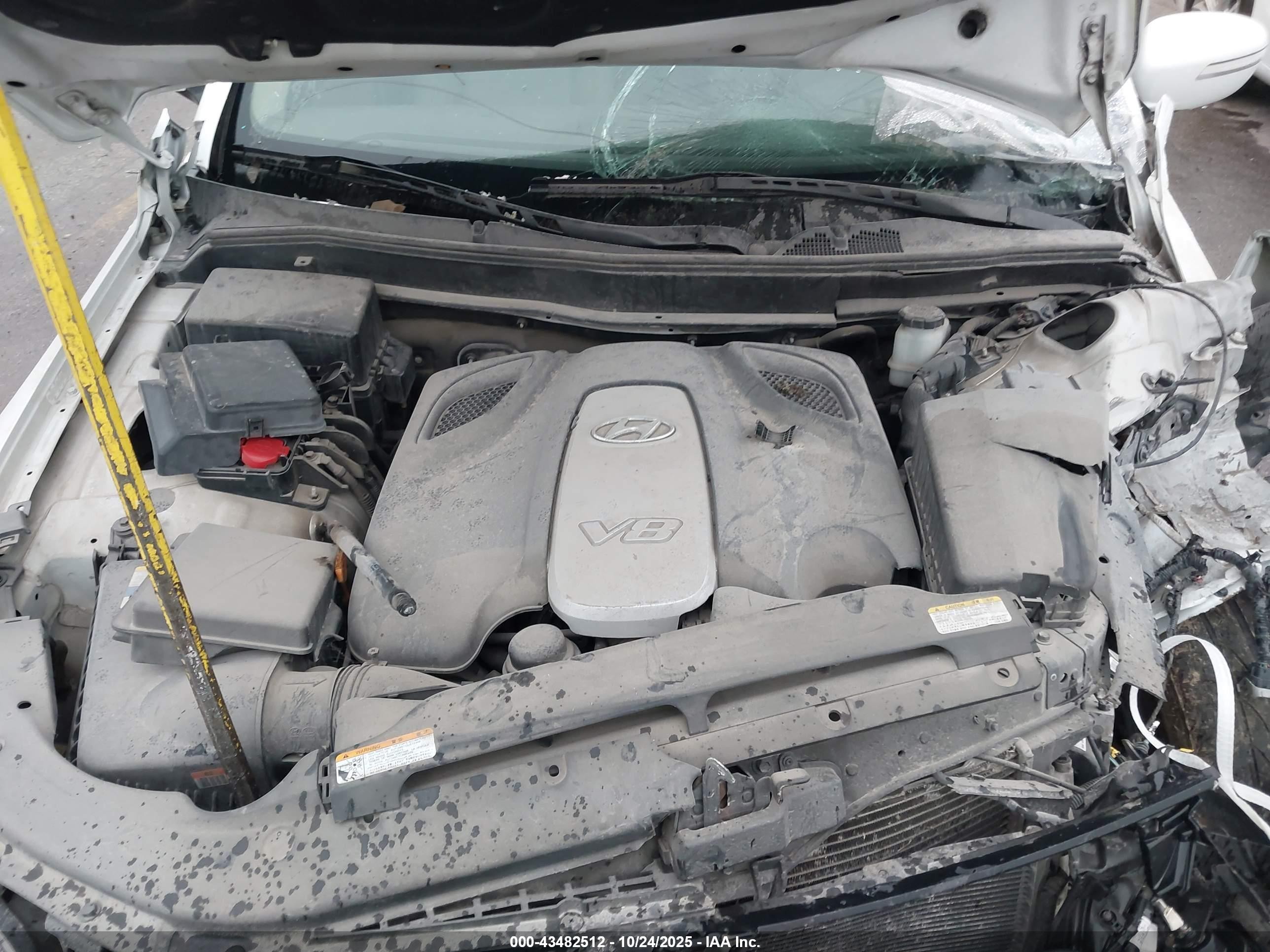 2011 Hyundai Genesis 4.6 Белый vin: KMHGC4DF5BU114384
