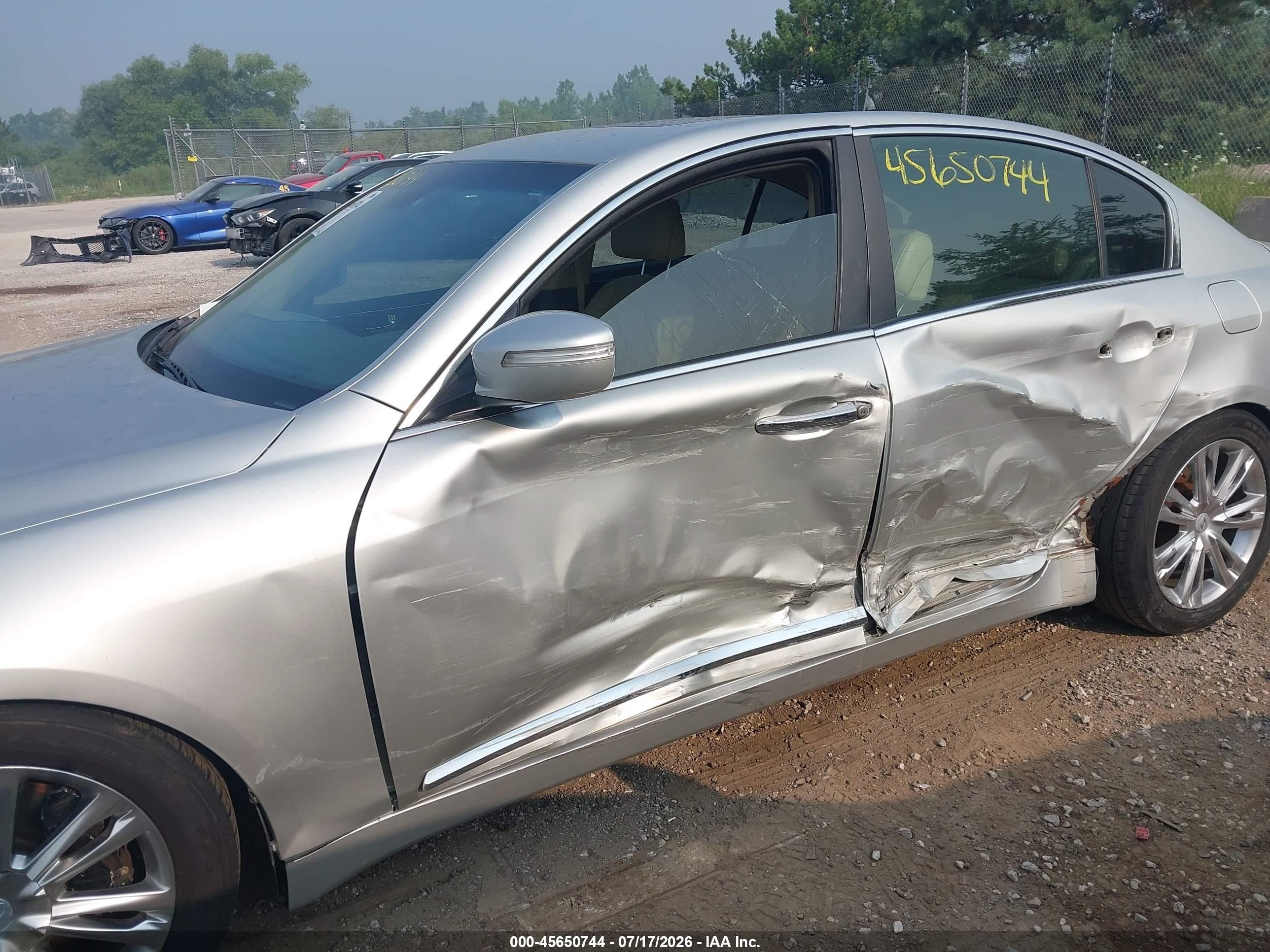 2010 Hyundai Genesis 4.6 Silver vin: KMHGC4DF6AU096511
