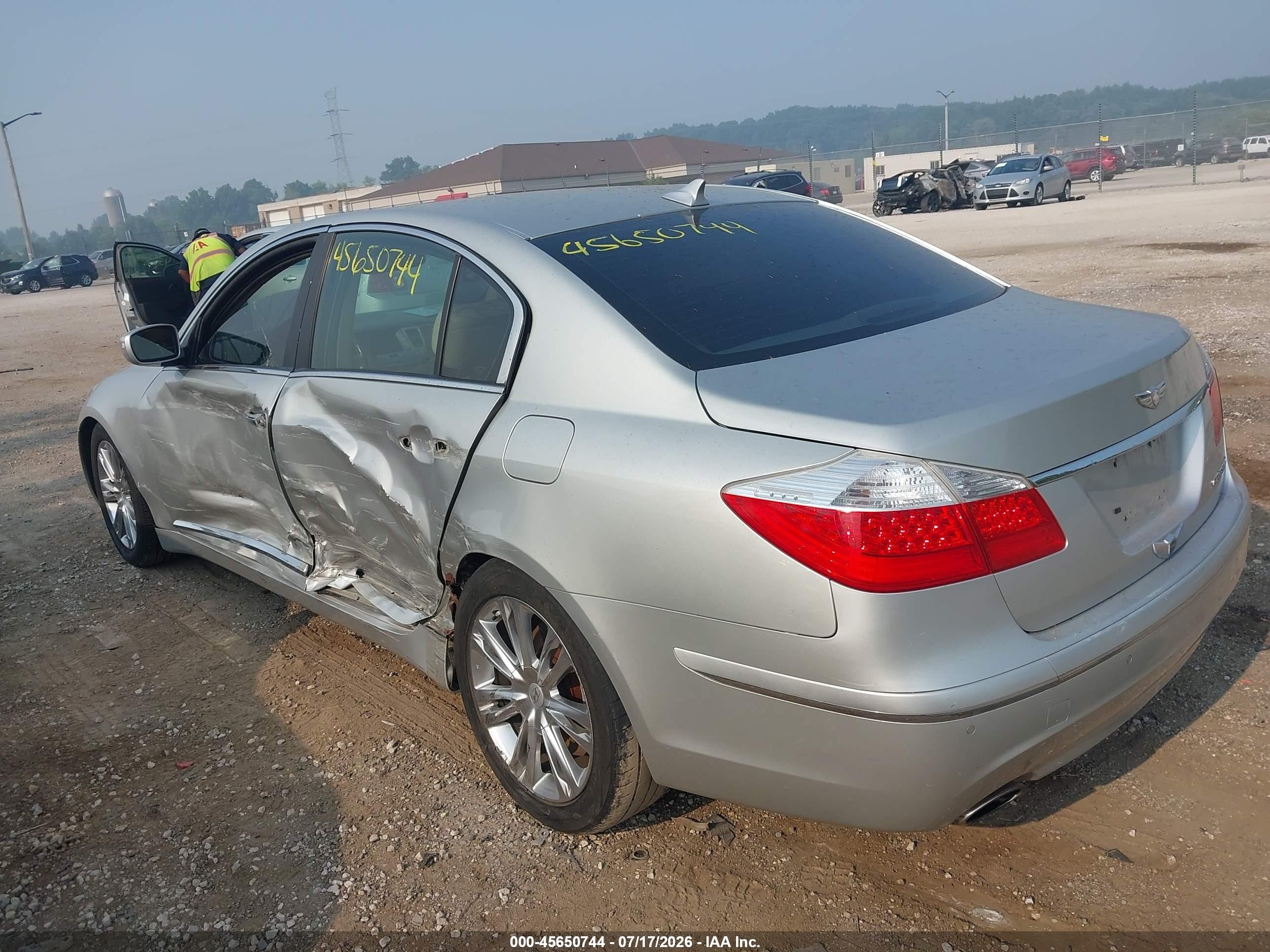 2010 Hyundai Genesis 4.6 Silver vin: KMHGC4DF6AU096511