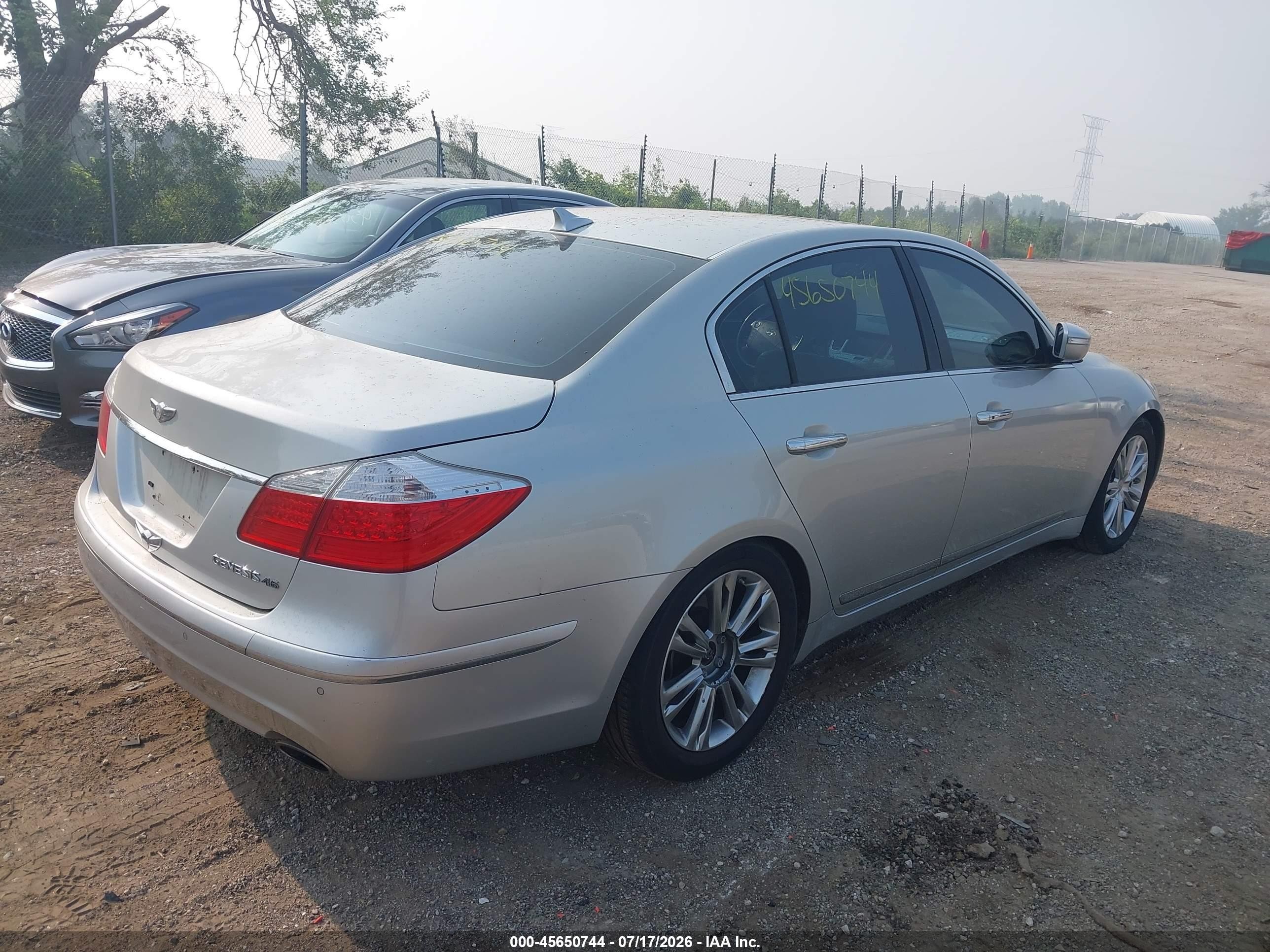2010 Hyundai Genesis 4.6 Silver vin: KMHGC4DF6AU096511