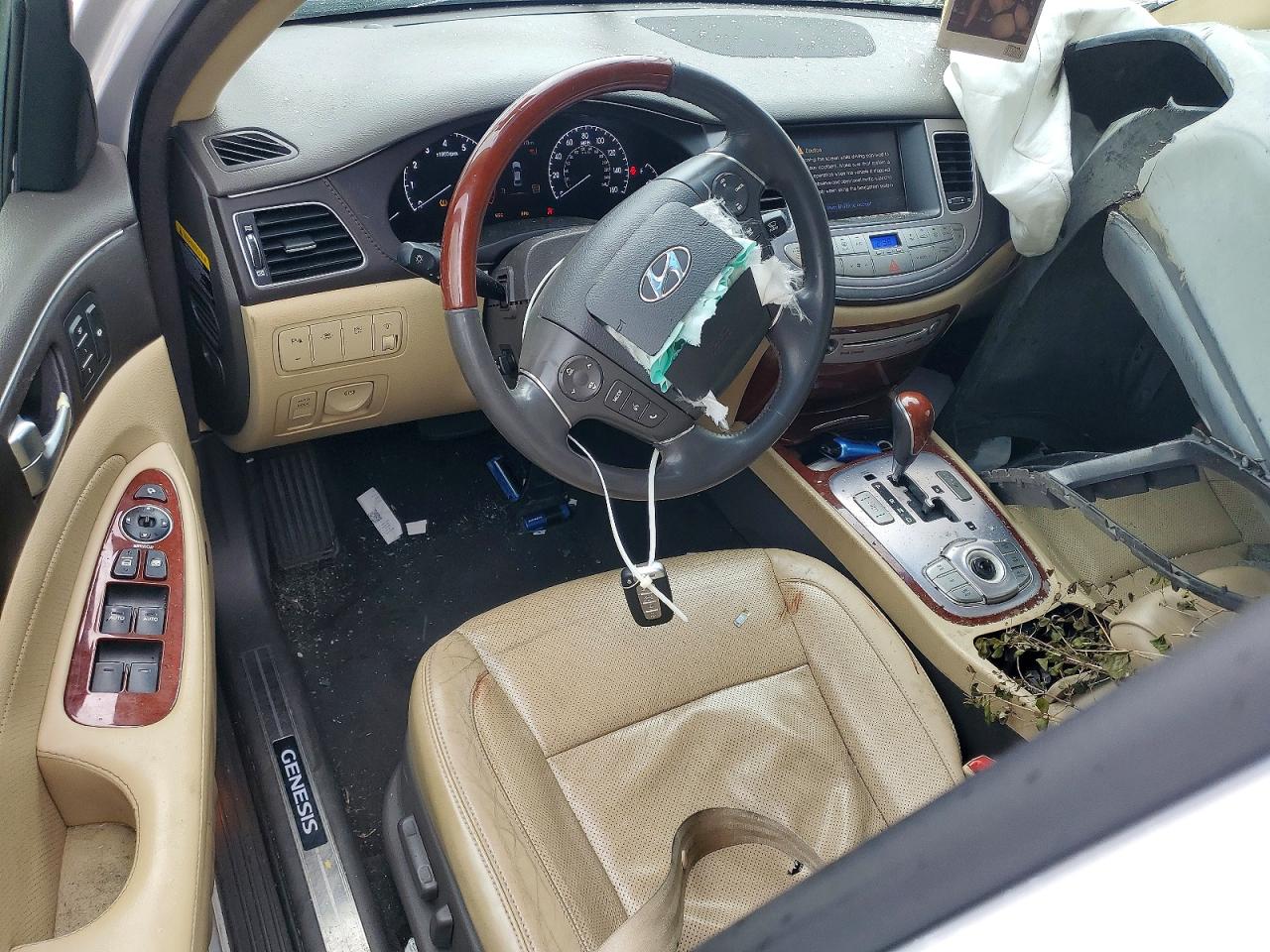 2012 Hyundai Genesis 4.6l White vin: KMHGC4DF6CU158136