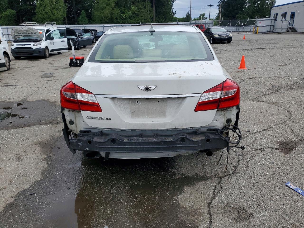 2012 Hyundai Genesis 4.6l White vin: KMHGC4DF6CU158136