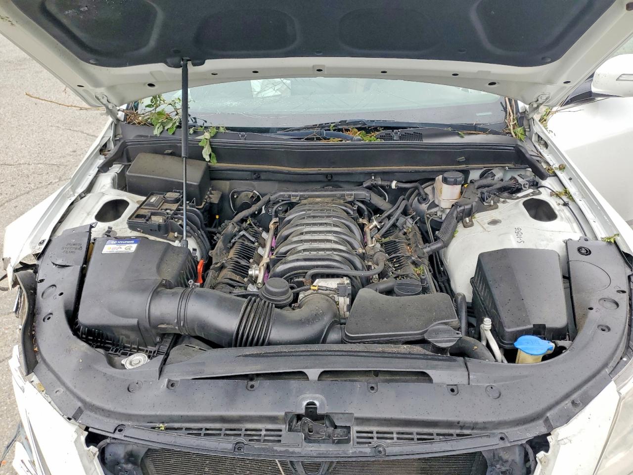 2012 Hyundai Genesis 4.6l White vin: KMHGC4DF6CU158136