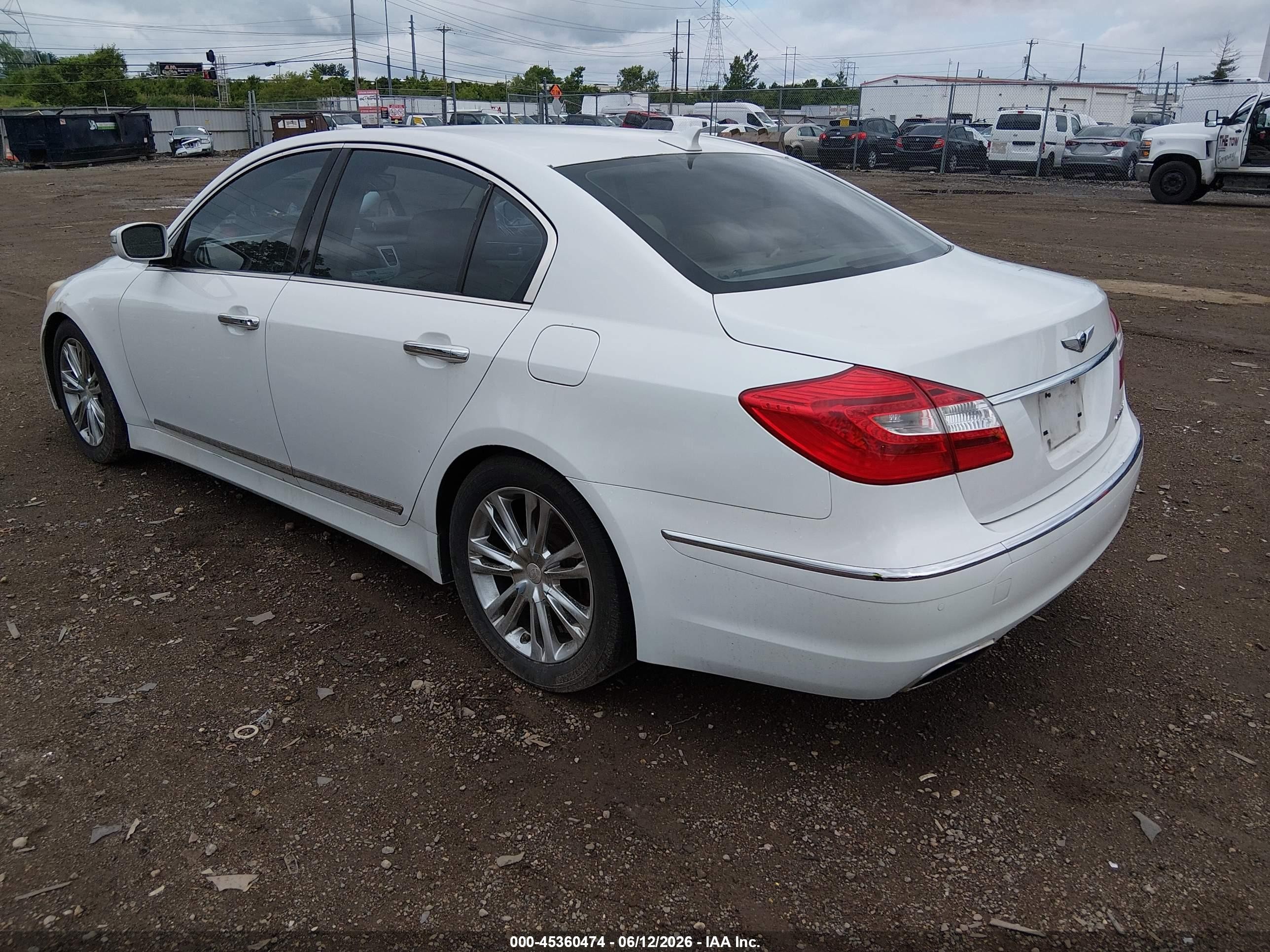 2012 Hyundai Genesis 4.6 White vin: KMHGC4DF6CU163868