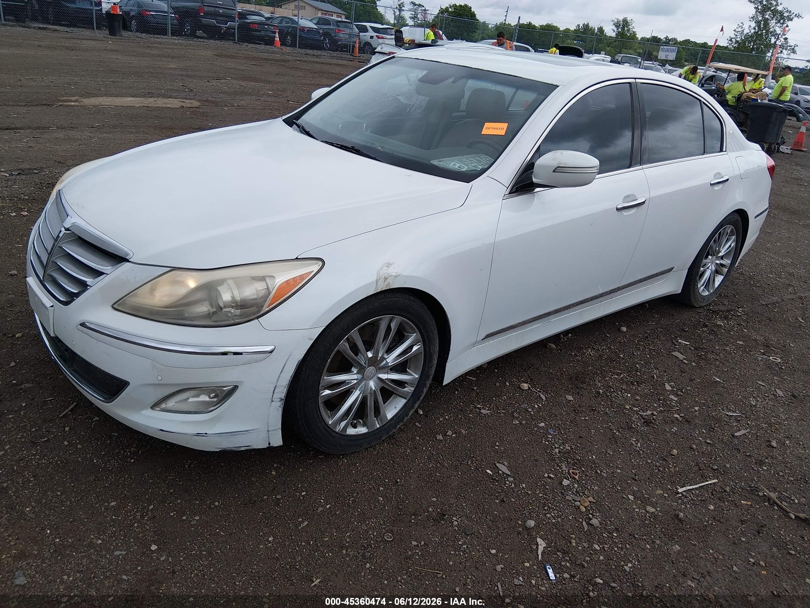 2012 Hyundai Genesis 4.6 White vin: KMHGC4DF6CU163868