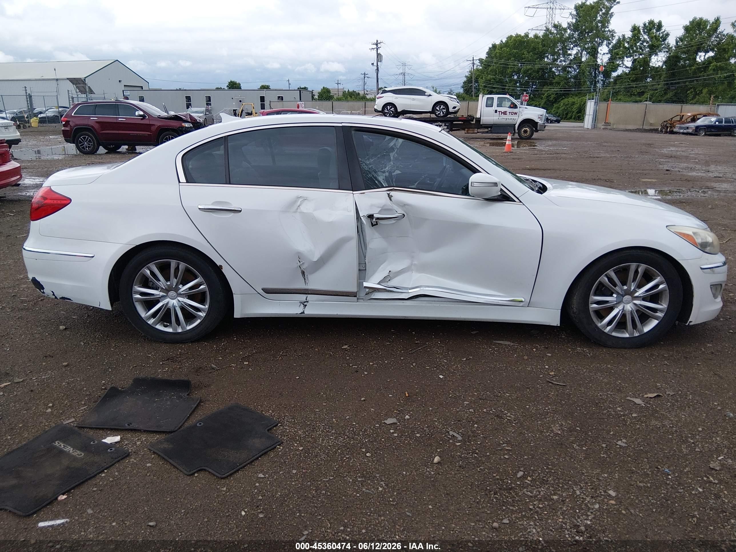 2012 Hyundai Genesis 4.6 White vin: KMHGC4DF6CU163868