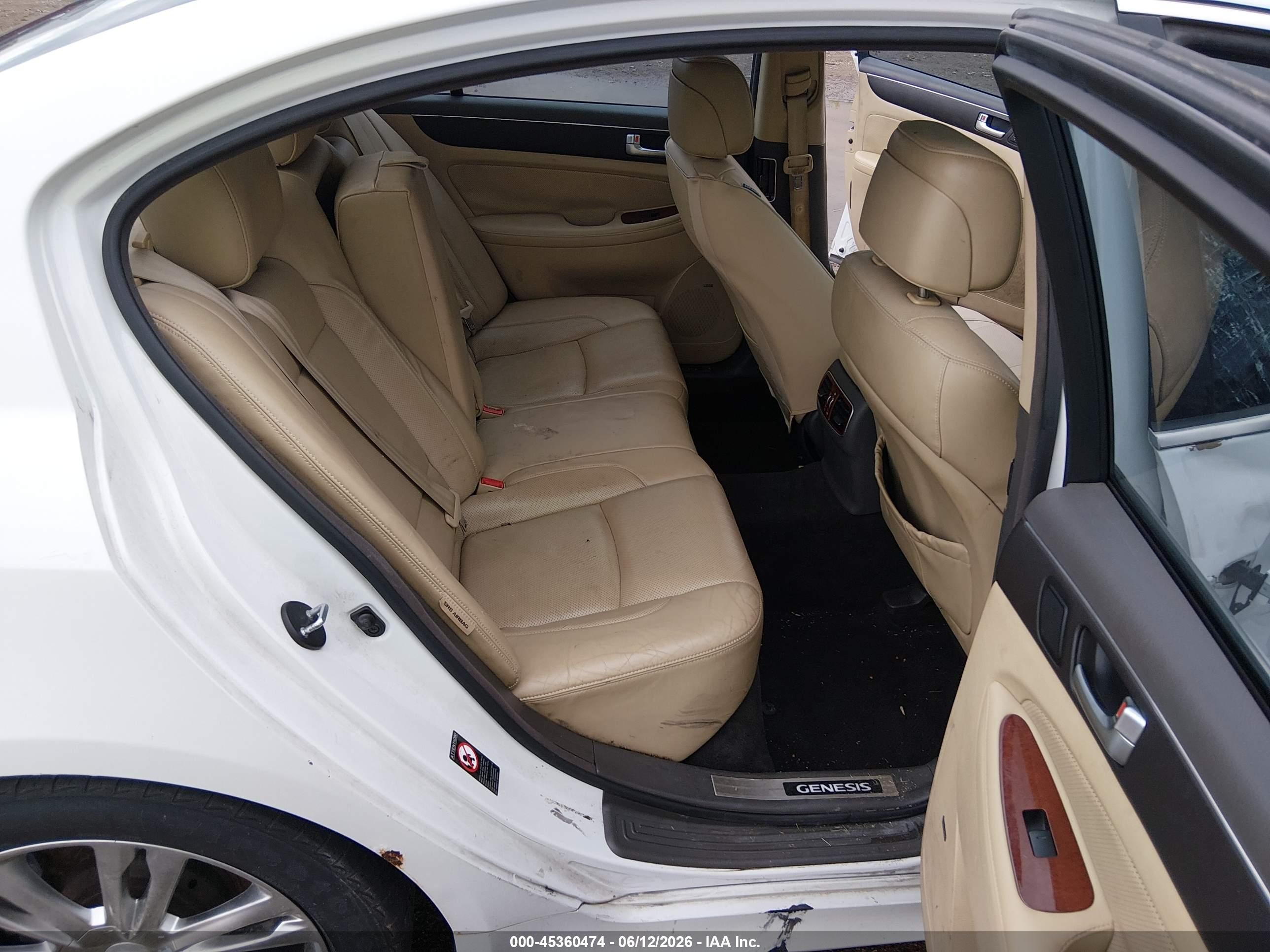 2012 Hyundai Genesis 4.6 White vin: KMHGC4DF6CU163868