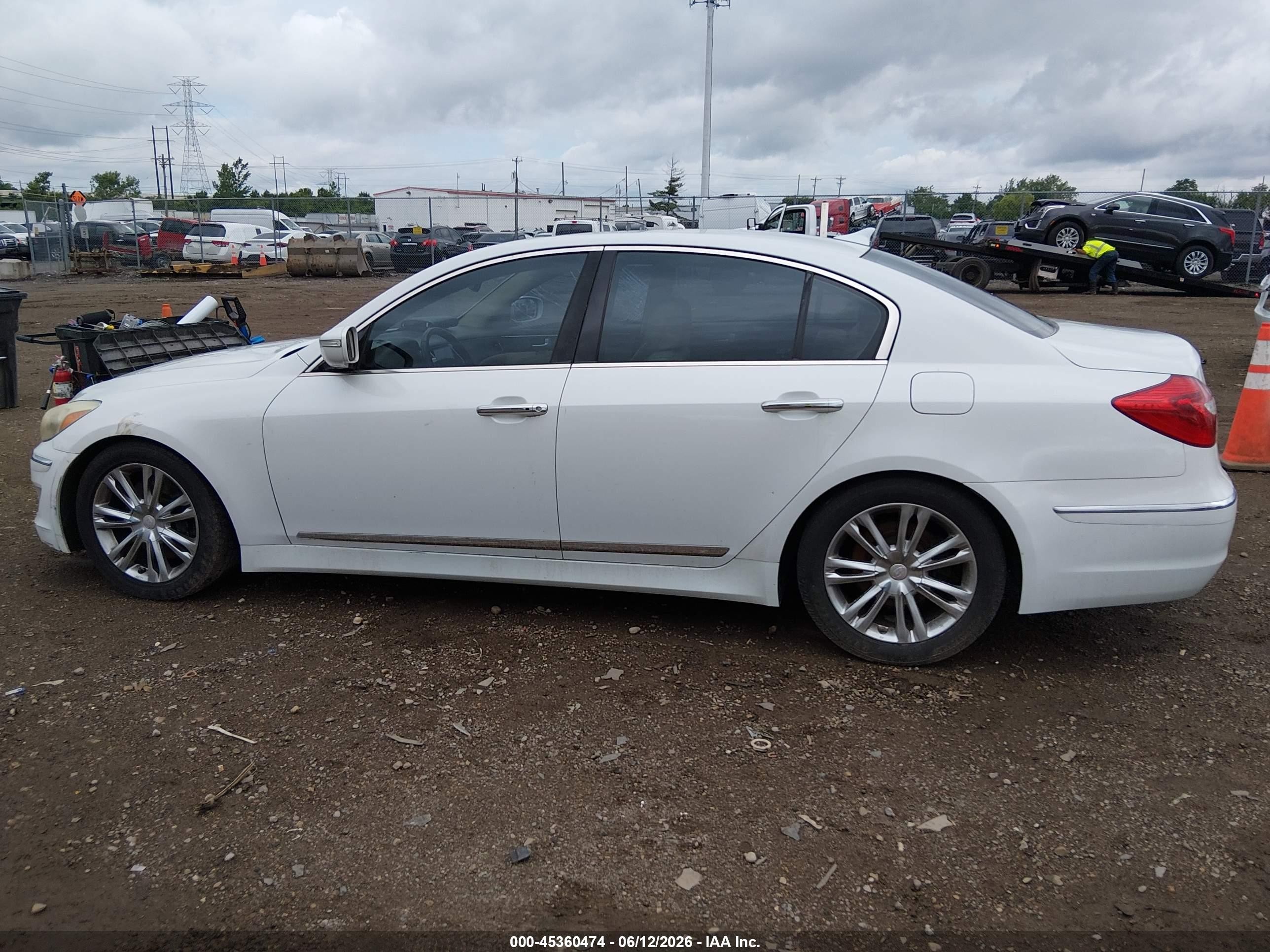 2012 Hyundai Genesis 4.6 White vin: KMHGC4DF6CU163868