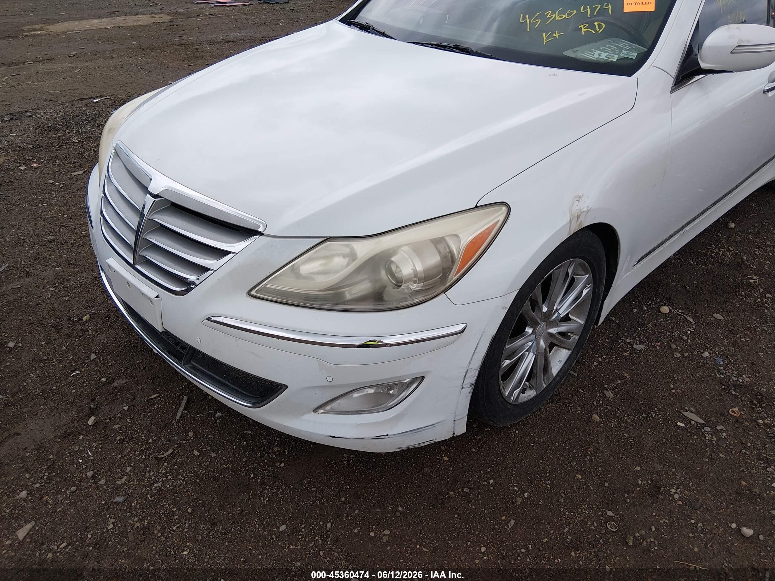 2012 Hyundai Genesis 4.6 White vin: KMHGC4DF6CU163868