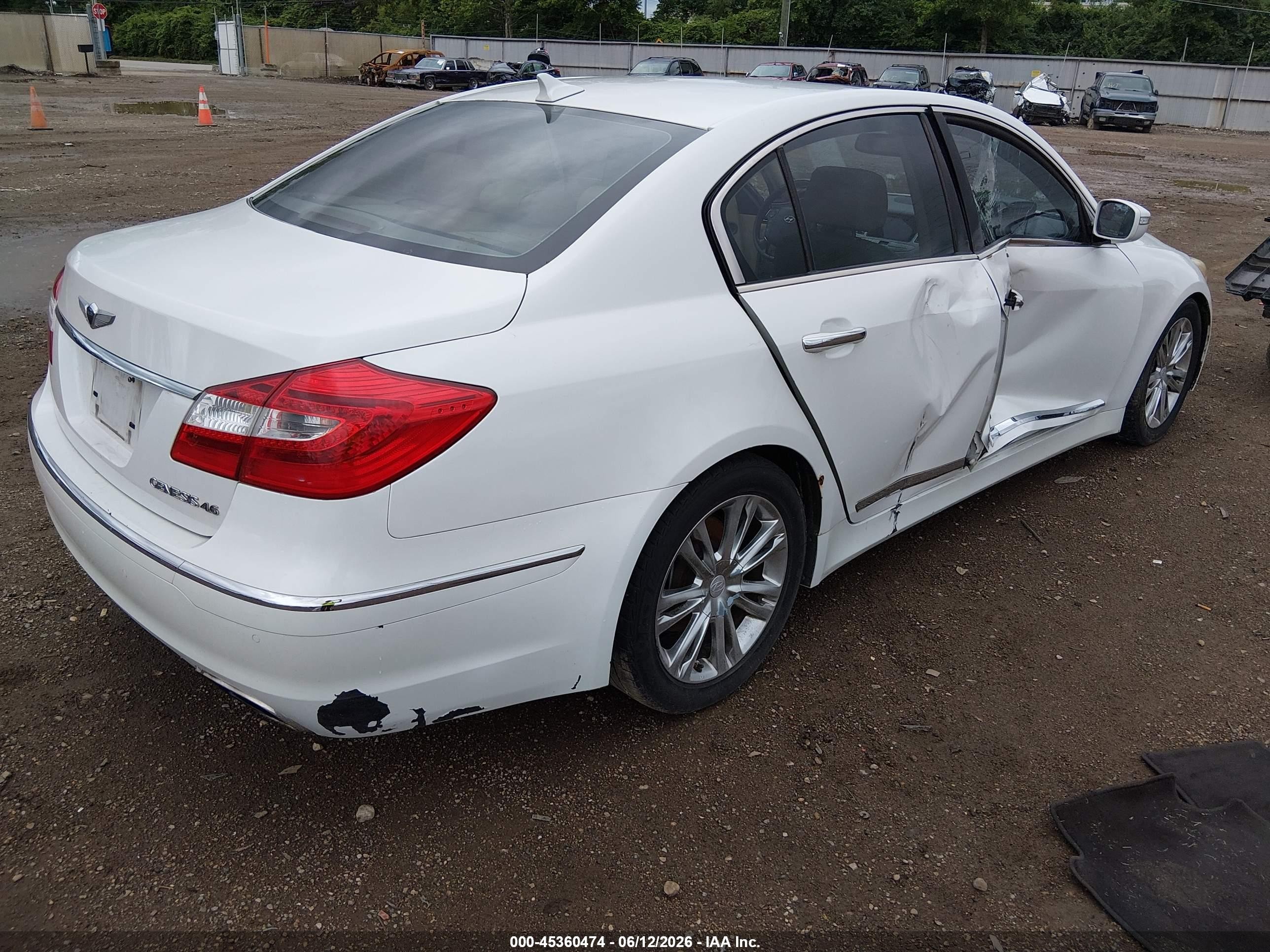 2012 Hyundai Genesis 4.6 White vin: KMHGC4DF6CU163868