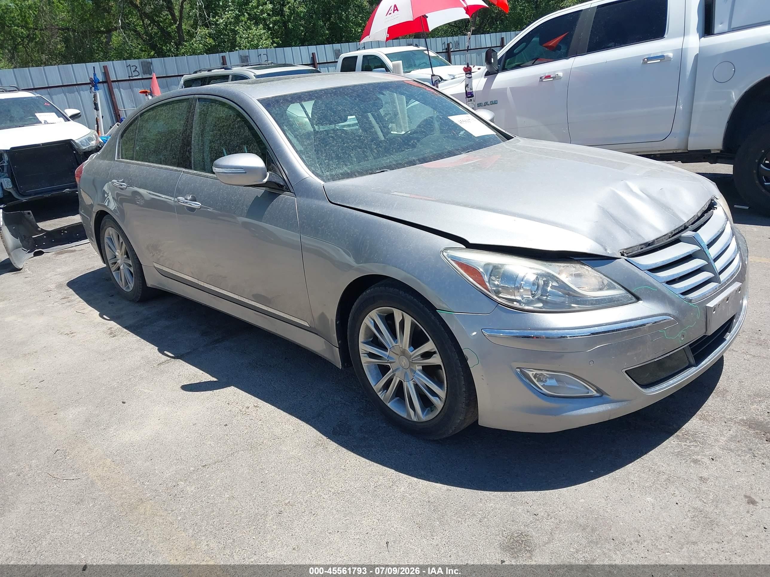 2012 Hyundai Genesis 4.6 Silver vin: KMHGC4DF6CU172893