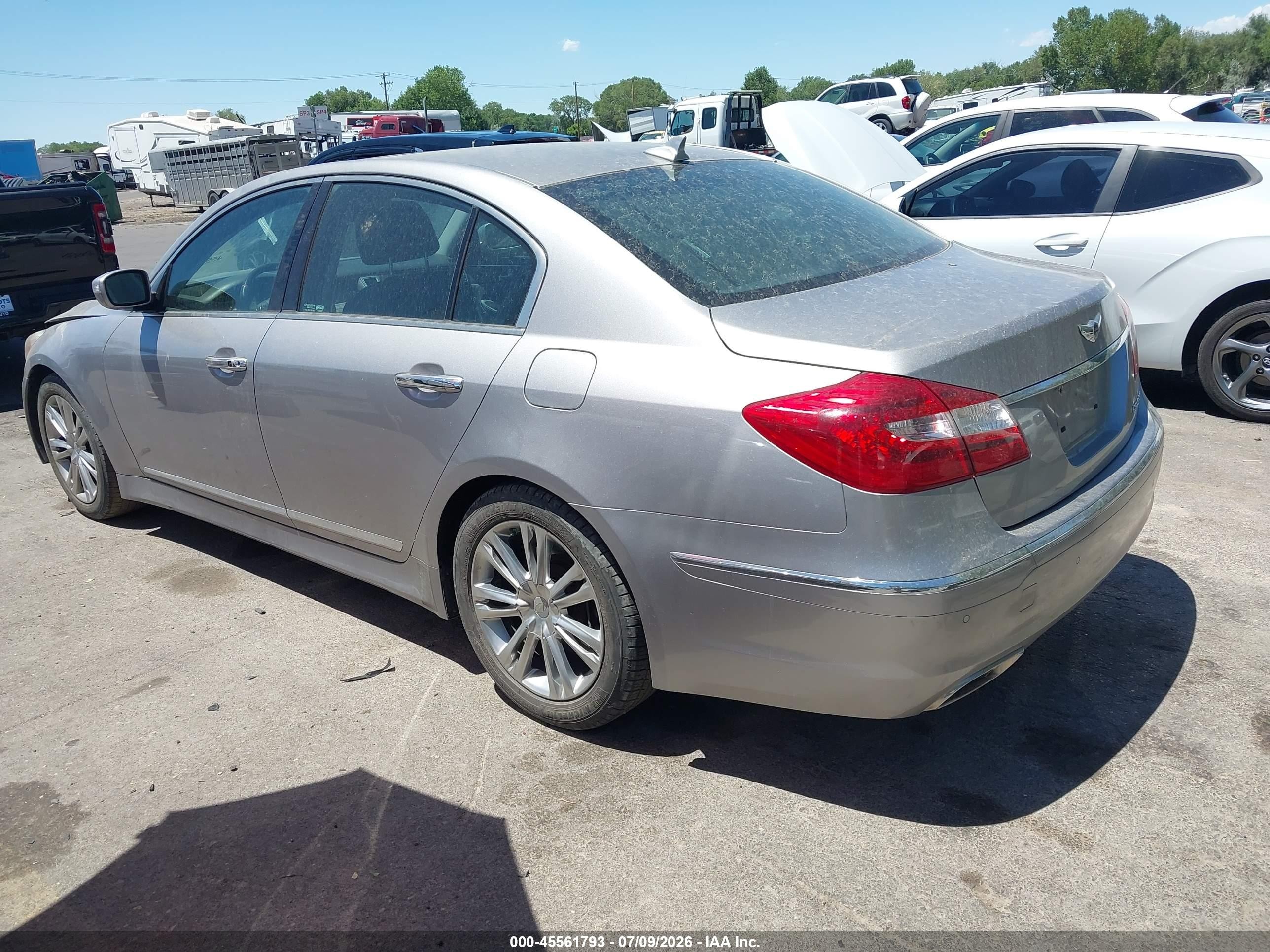 2012 Hyundai Genesis 4.6 Silver vin: KMHGC4DF6CU172893