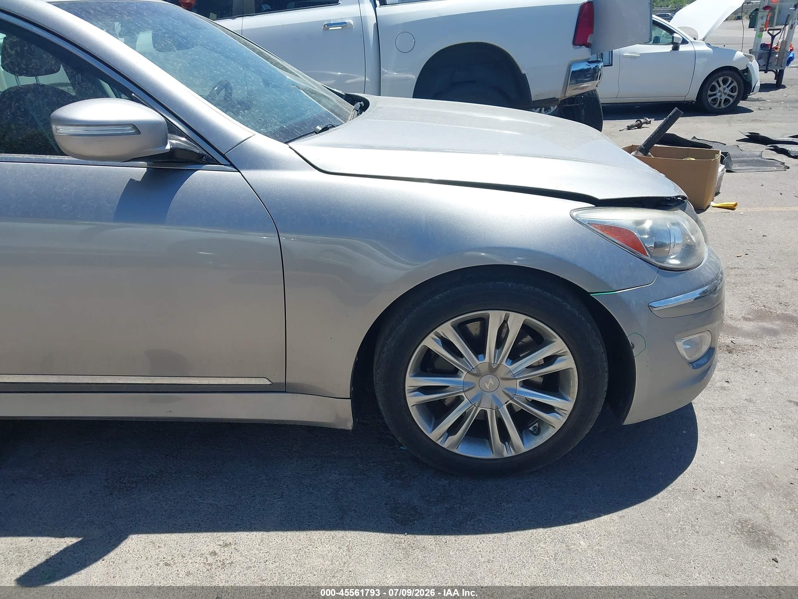 2012 Hyundai Genesis 4.6 Silver vin: KMHGC4DF6CU172893