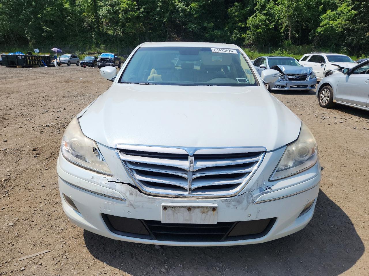 2010 Hyundai Genesis 4.6l White vin: KMHGC4DF7AU106091