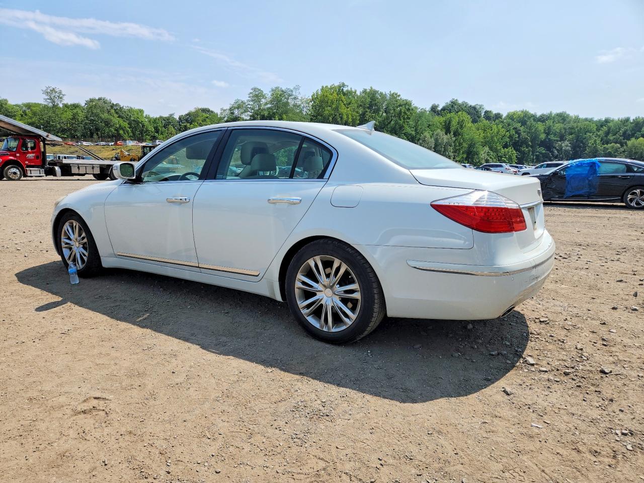 2010 Hyundai Genesis 4.6l White vin: KMHGC4DF7AU106091