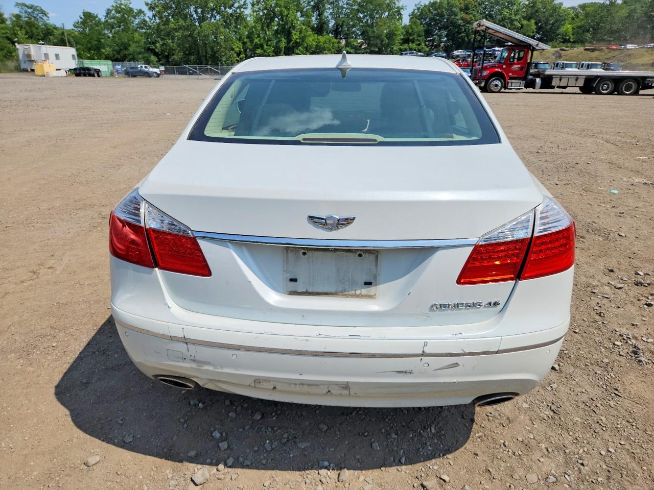 2010 Hyundai Genesis 4.6l White vin: KMHGC4DF7AU106091