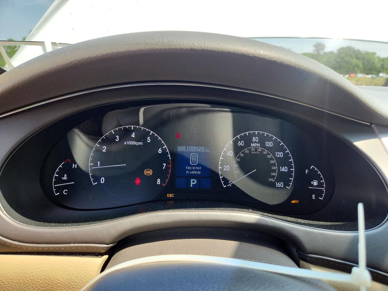 2010 Hyundai Genesis 4.6l White vin: KMHGC4DF7AU106091