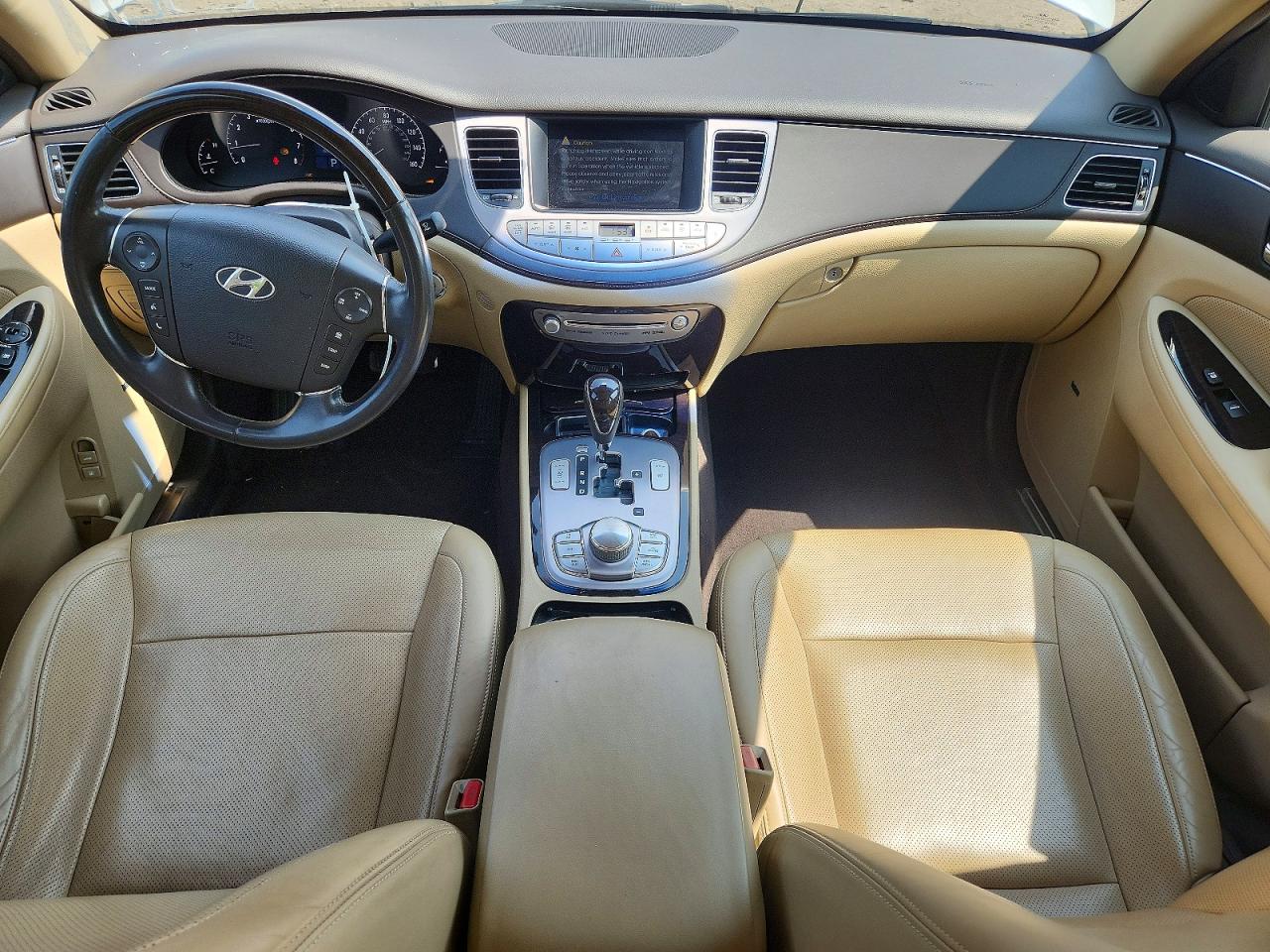 2010 Hyundai Genesis 4.6l White vin: KMHGC4DF7AU106091