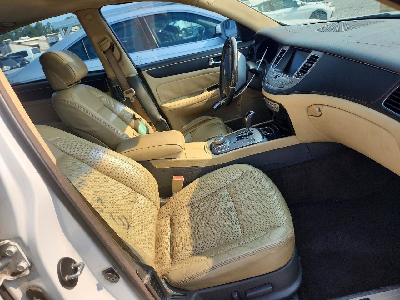 2011 Hyundai Genesis 4.6l White vin: KMHGC4DF7BU114600