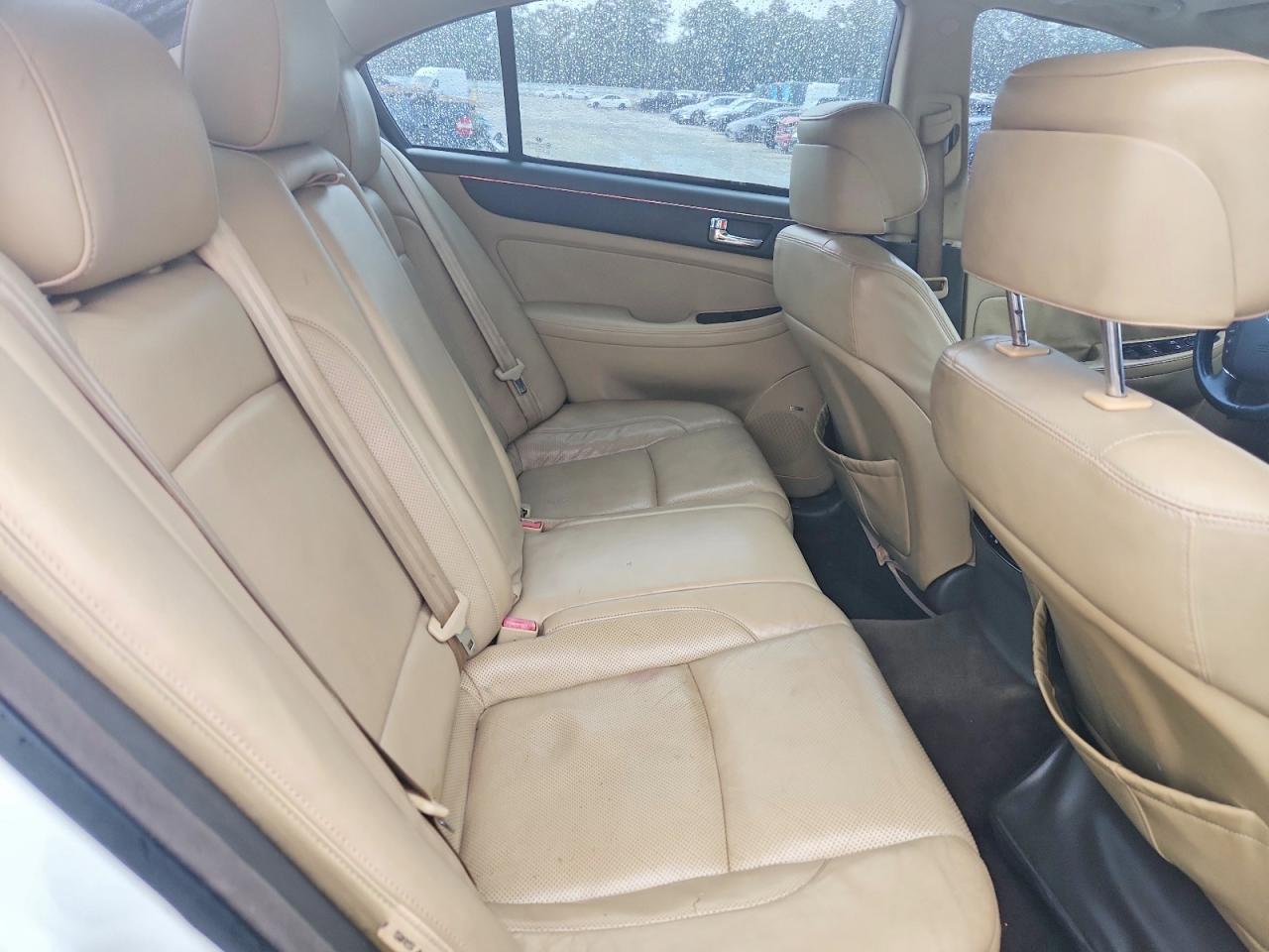 2011 Hyundai Genesis 4.6l White vin: KMHGC4DF7BU114600