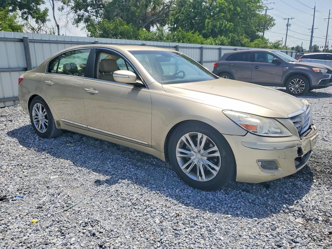 2011 Hyundai Genesis 4.6l Золотой vin: KMHGC4DF7BU119036