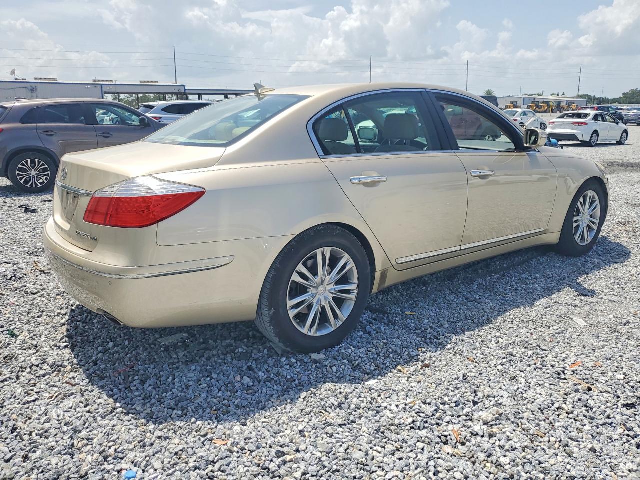 2011 Hyundai Genesis 4.6l Золотой vin: KMHGC4DF7BU119036