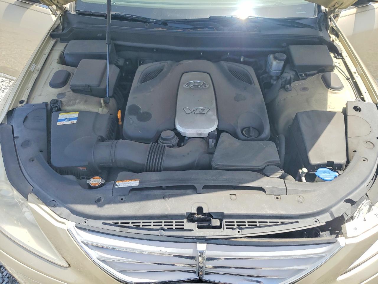 2011 Hyundai Genesis 4.6l Золотой vin: KMHGC4DF7BU119036