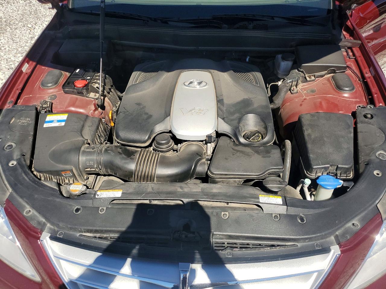 2011 Hyundai Genesis 4.6l Burgundy vin: KMHGC4DF7BU122096