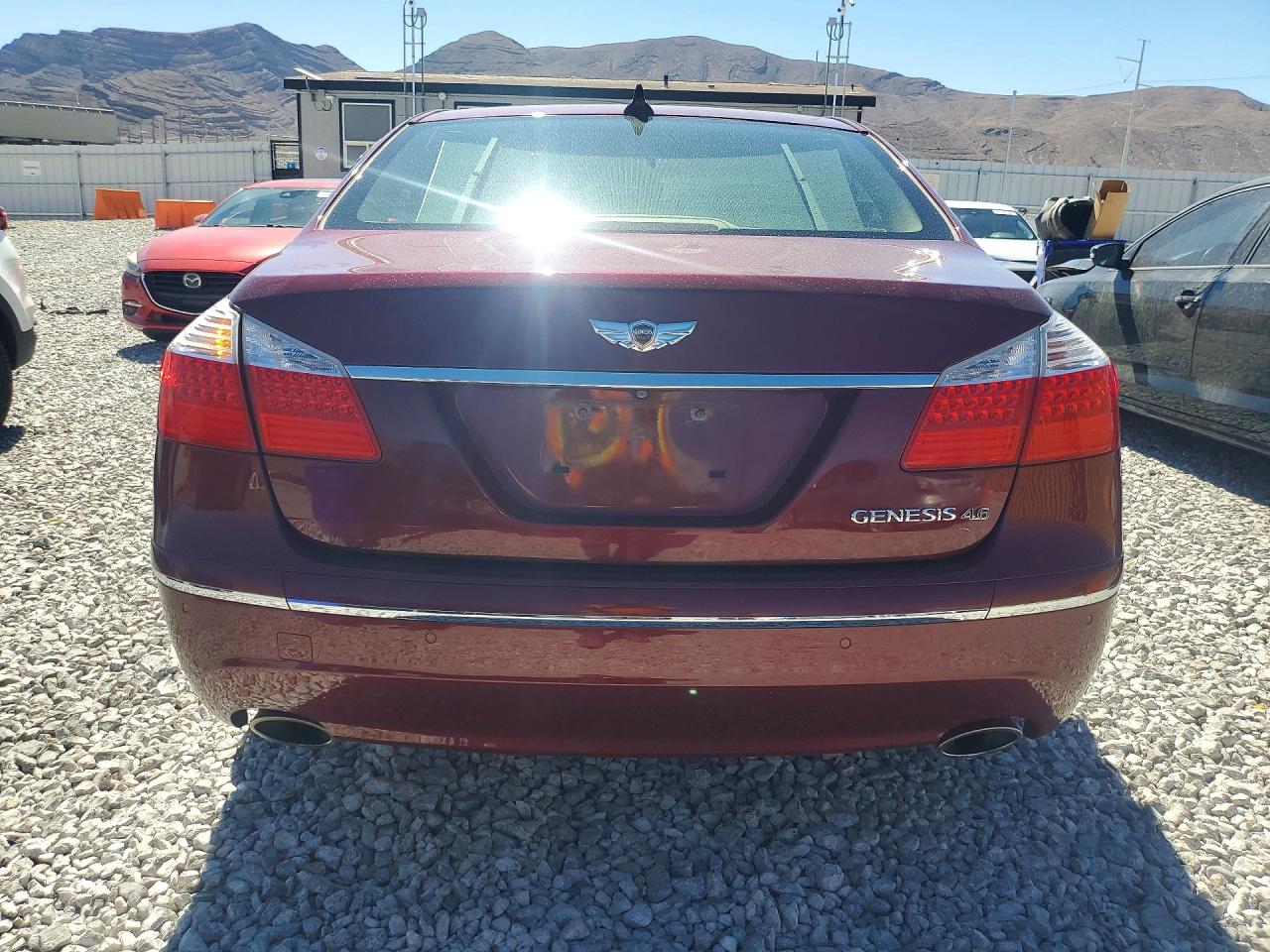 2011 Hyundai Genesis 4.6l Burgundy vin: KMHGC4DF7BU122096
