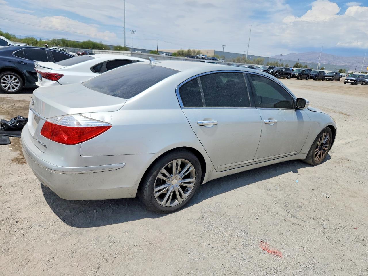 2011 Hyundai Genesis 4.6l Silver vin: KMHGC4DF7BU127301