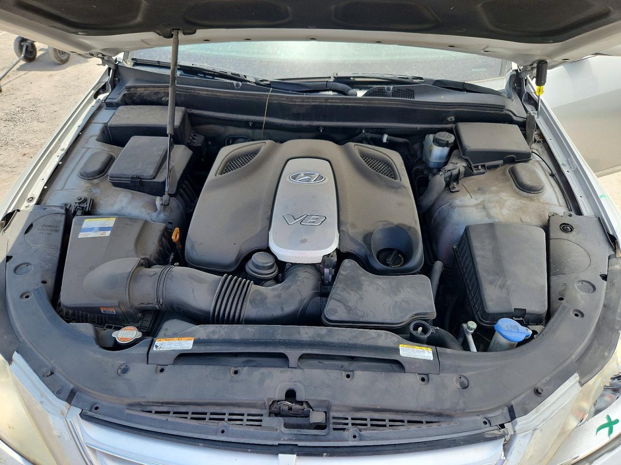 2011 Hyundai Genesis 4.6l Silver vin: KMHGC4DF7BU127301