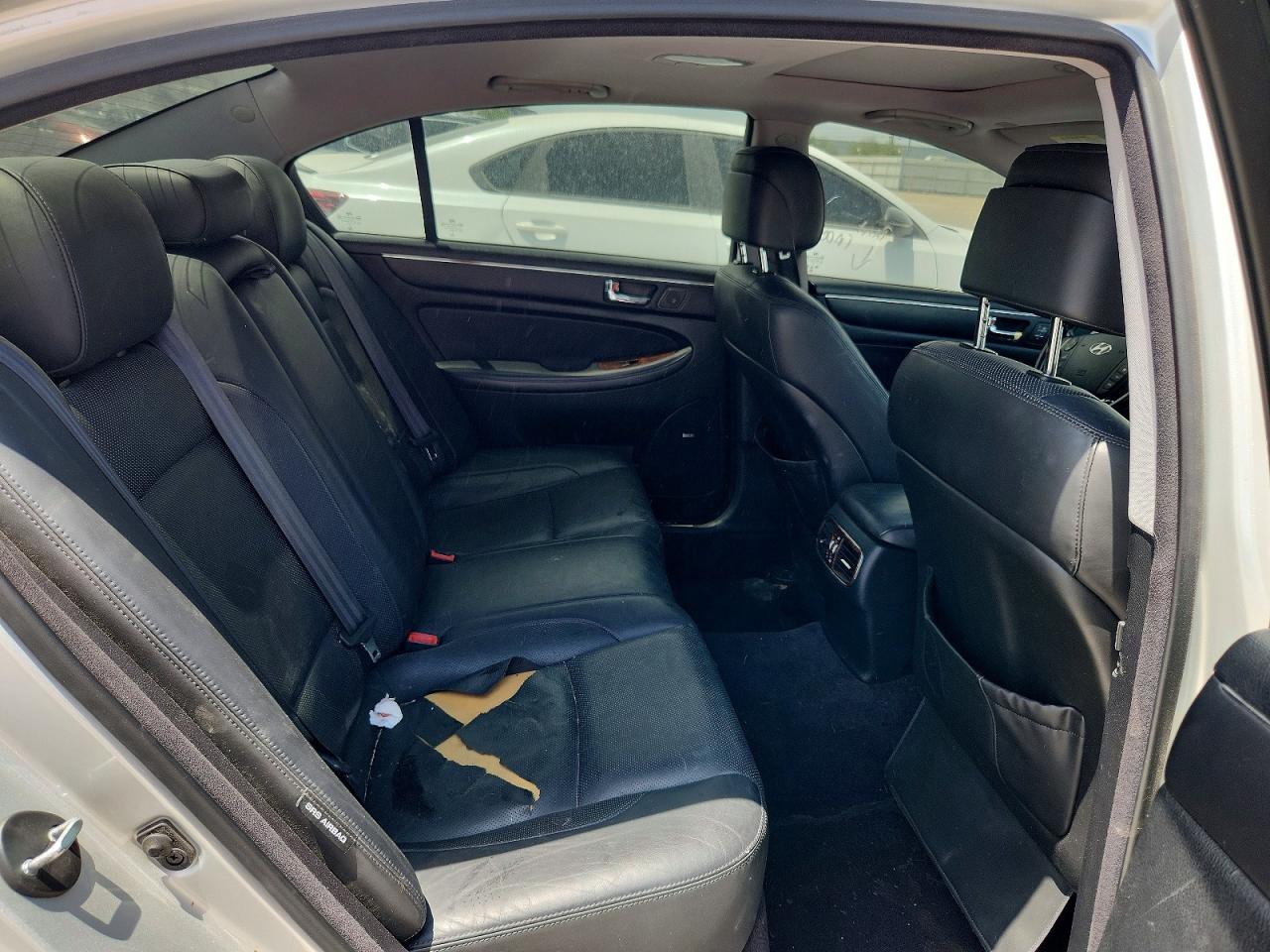 2011 Hyundai Genesis 4.6l Silver vin: KMHGC4DF7BU127301