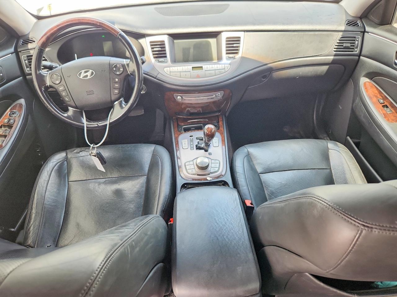 2011 Hyundai Genesis 4.6l Silver vin: KMHGC4DF7BU127301