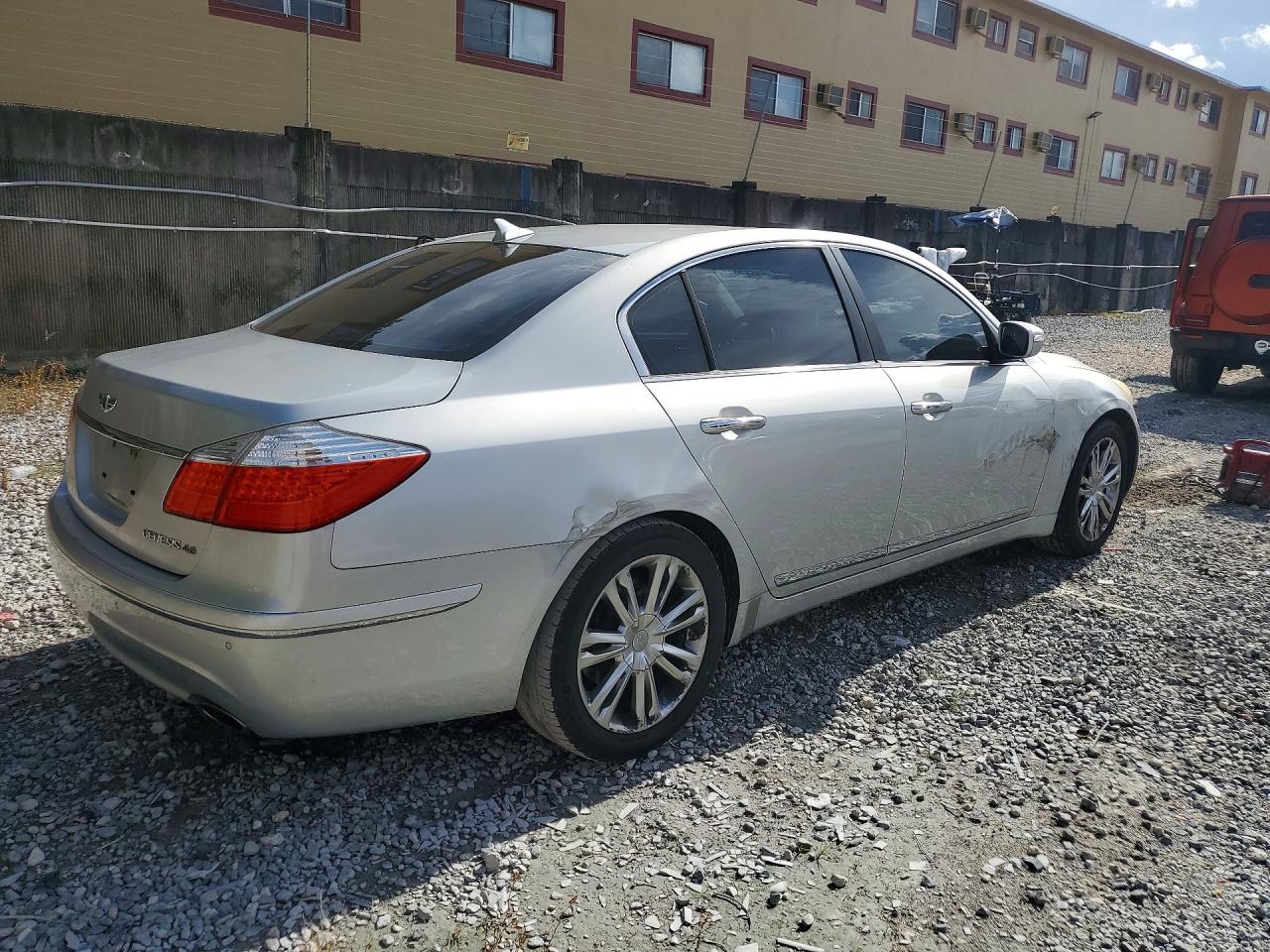 2011 Hyundai Genesis 4.6l Silver vin: KMHGC4DF7BU128965