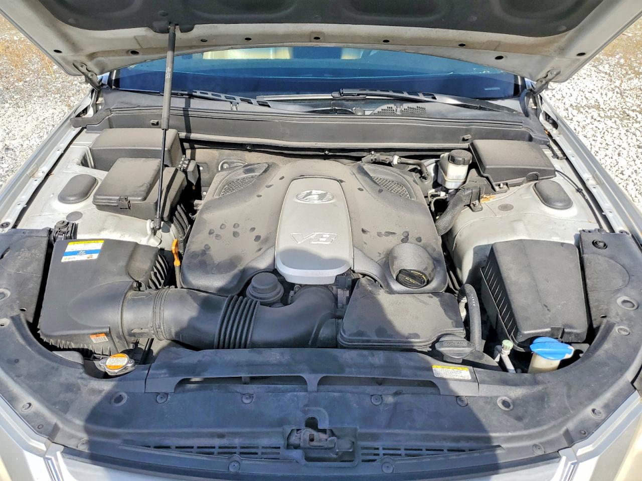 2011 Hyundai Genesis 4.6l Silver vin: KMHGC4DF7BU128965