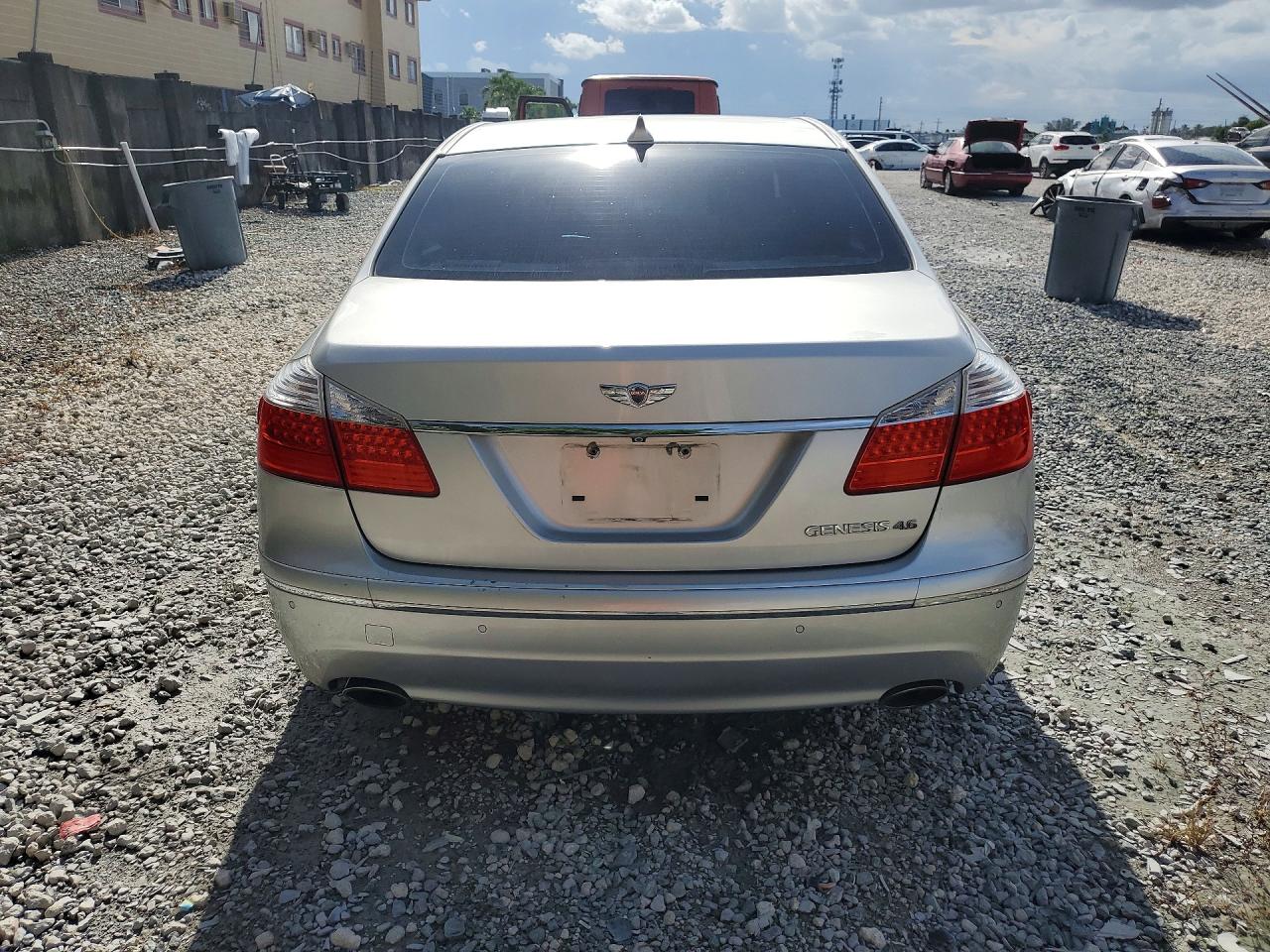2011 Hyundai Genesis 4.6l Silver vin: KMHGC4DF7BU128965