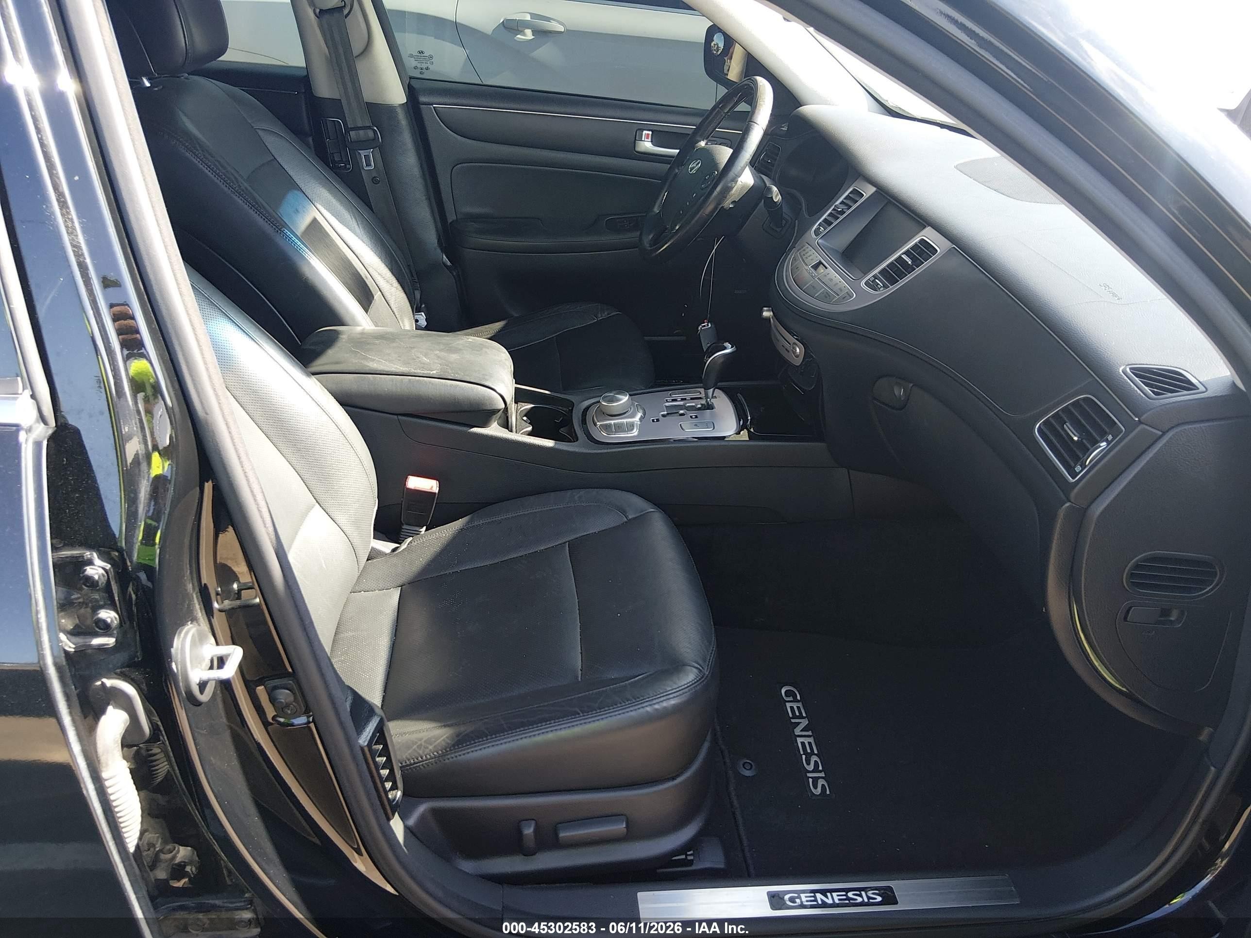 2012 Hyundai Genesis 4.6 Black vin: KMHGC4DF7CU193221