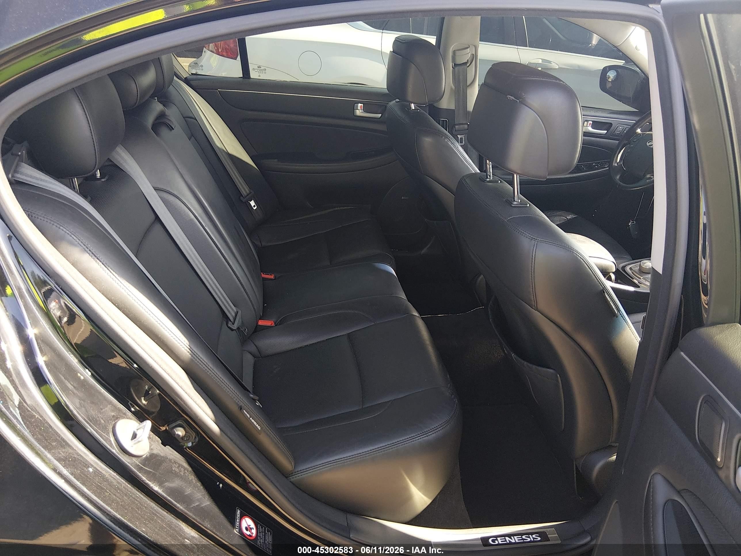 2012 Hyundai Genesis 4.6 Black vin: KMHGC4DF7CU193221