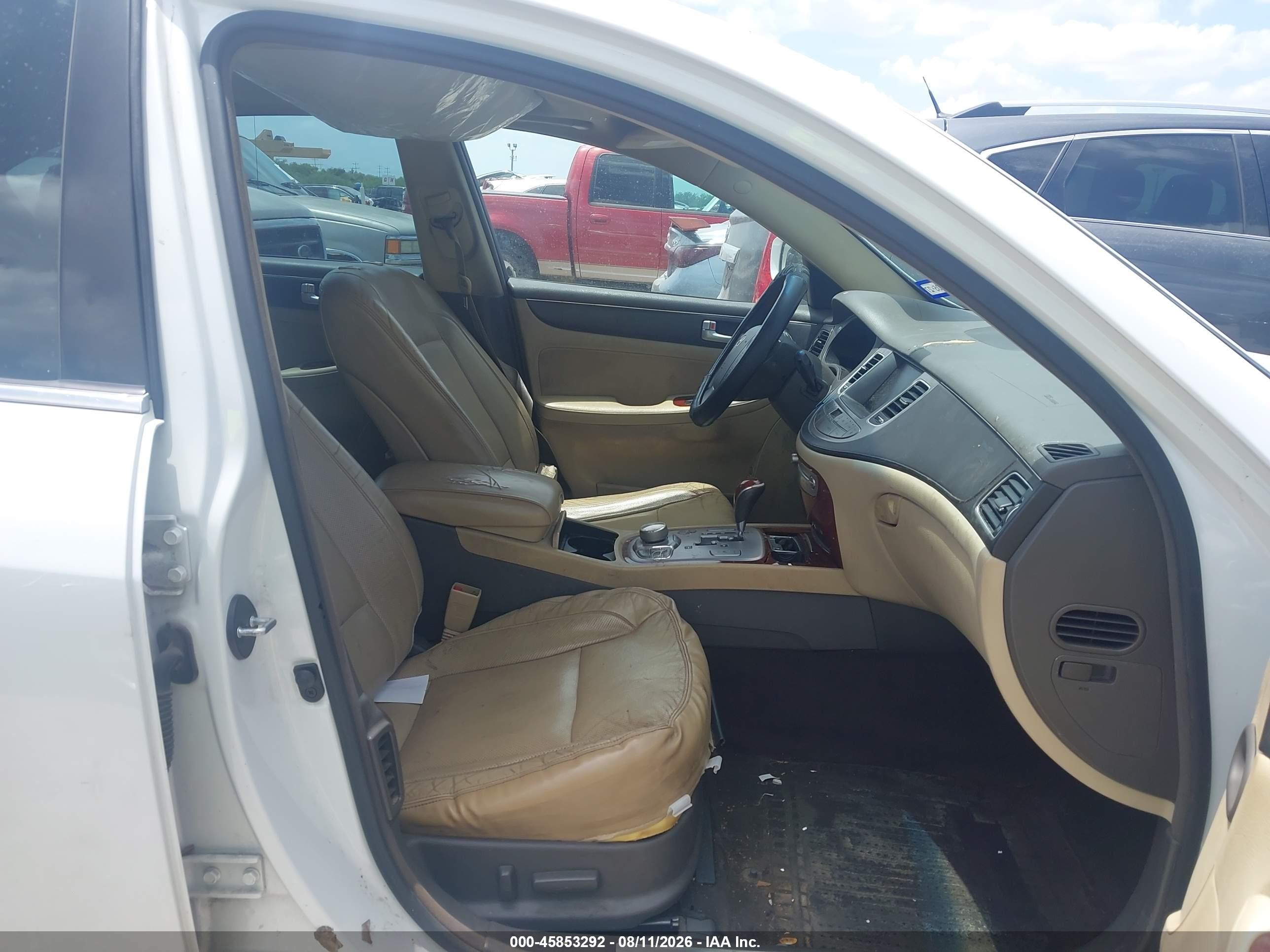 2012 Hyundai Genesis 4.6 White vin: KMHGC4DF7CU194546