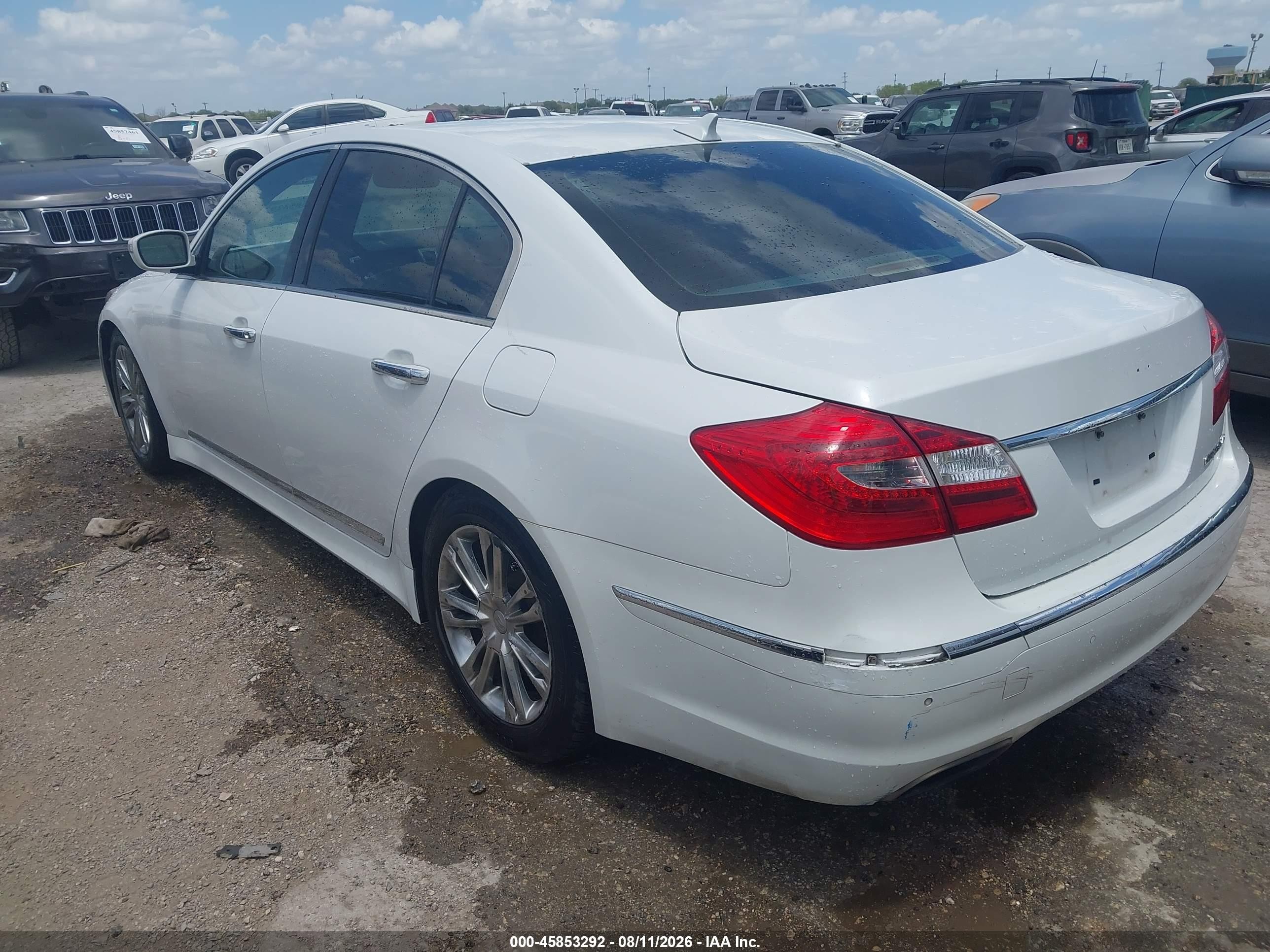 2012 Hyundai Genesis 4.6 White vin: KMHGC4DF7CU194546