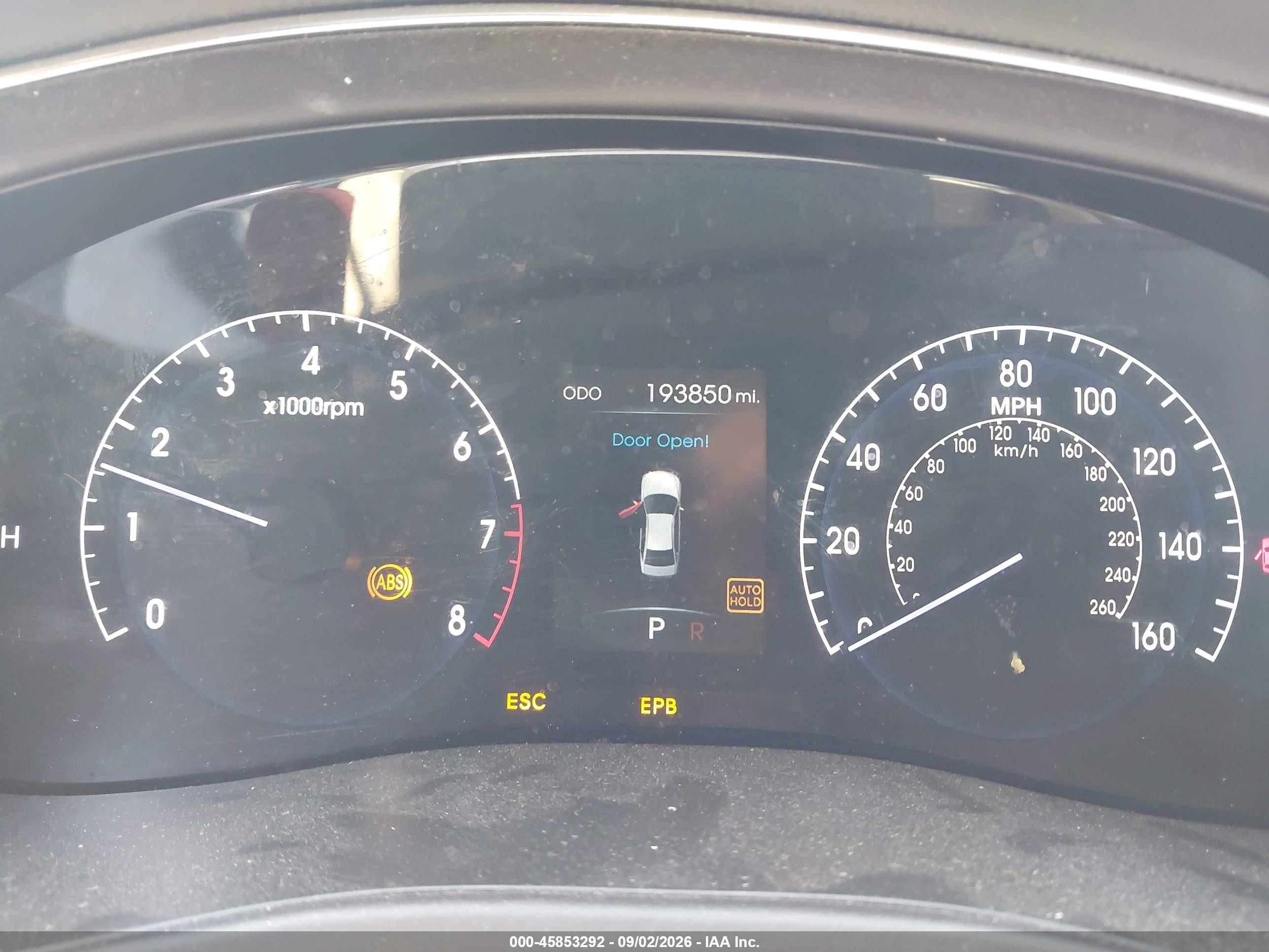 2012 Hyundai Genesis 4.6 White vin: KMHGC4DF7CU194546