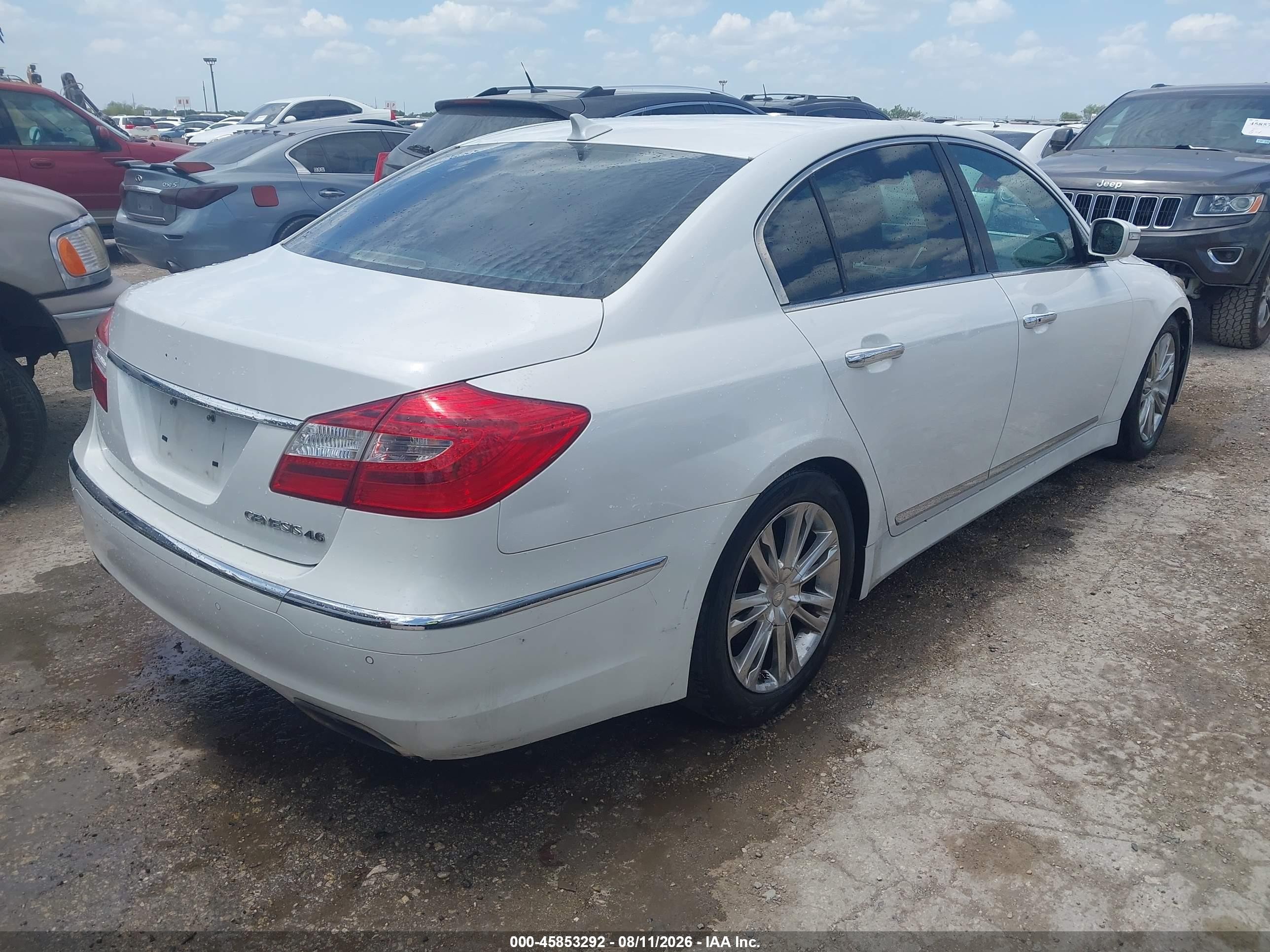 2012 Hyundai Genesis 4.6 White vin: KMHGC4DF7CU194546