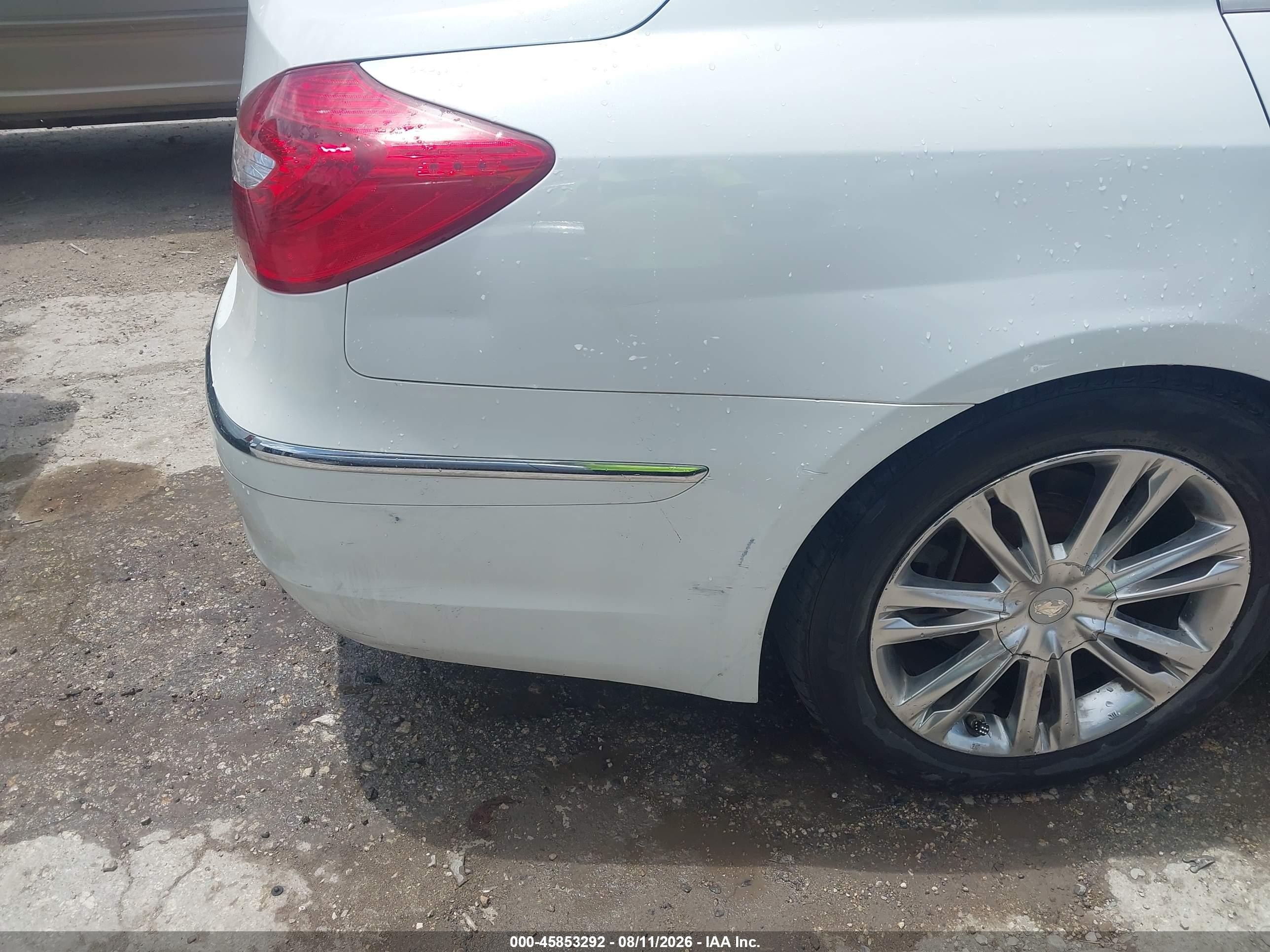 2012 Hyundai Genesis 4.6 White vin: KMHGC4DF7CU194546