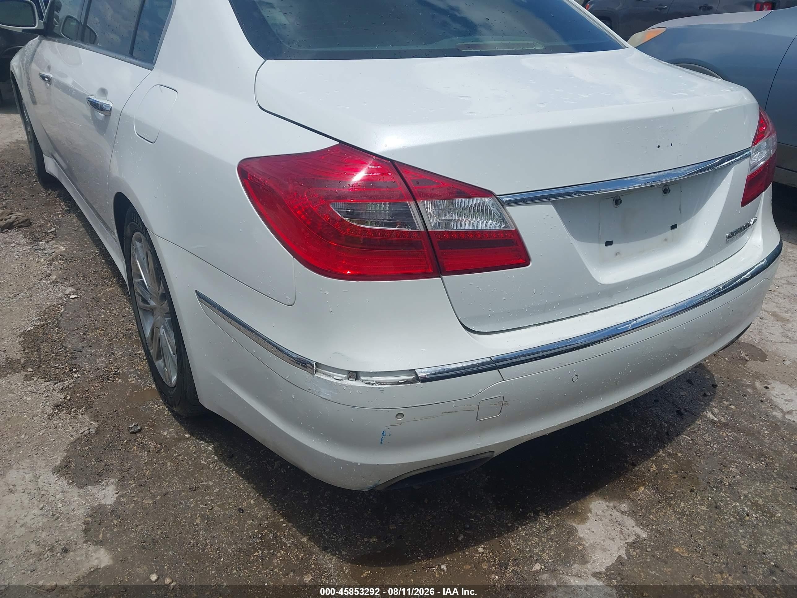 2012 Hyundai Genesis 4.6 White vin: KMHGC4DF7CU194546