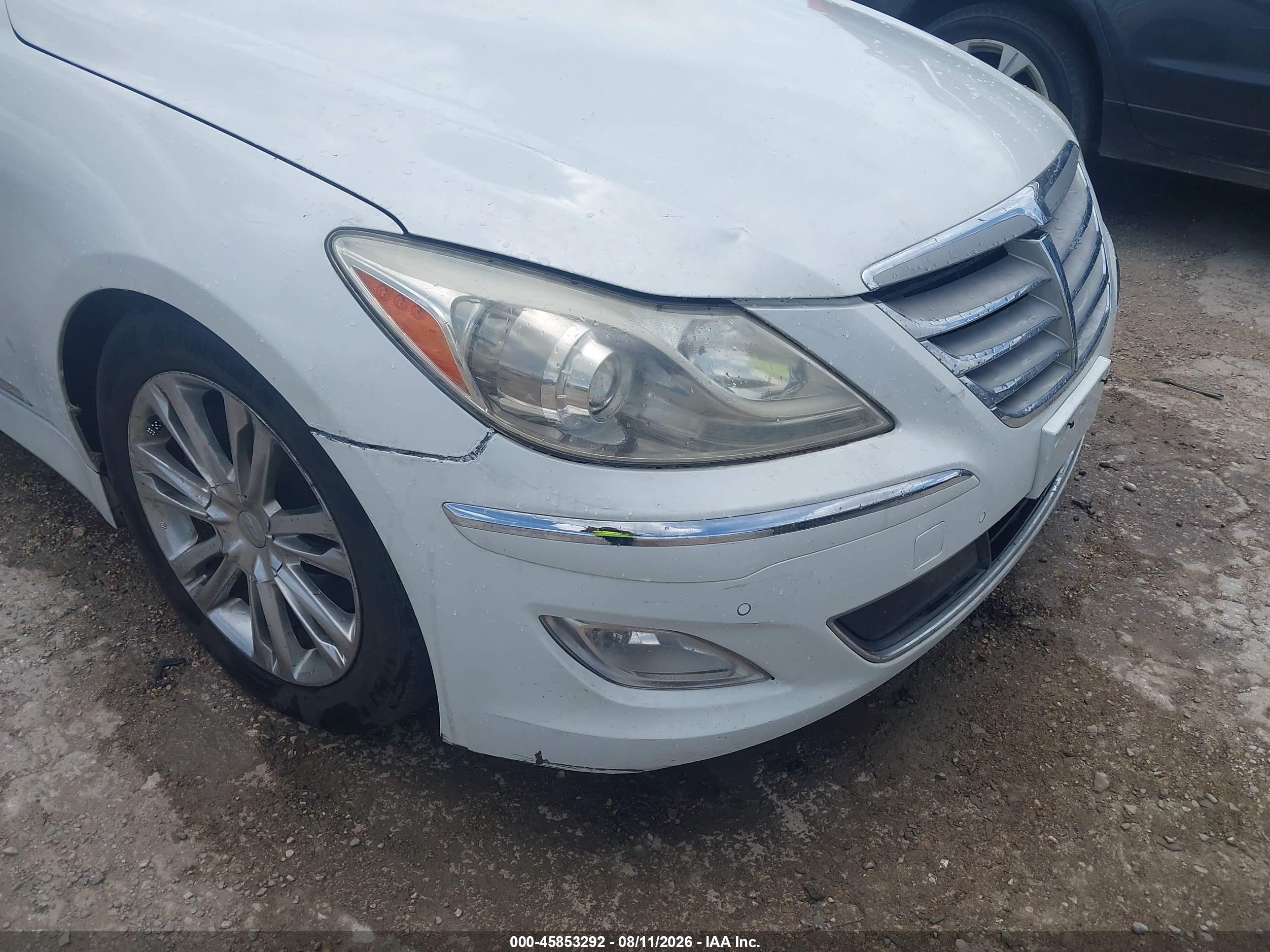 2012 Hyundai Genesis 4.6 White vin: KMHGC4DF7CU194546