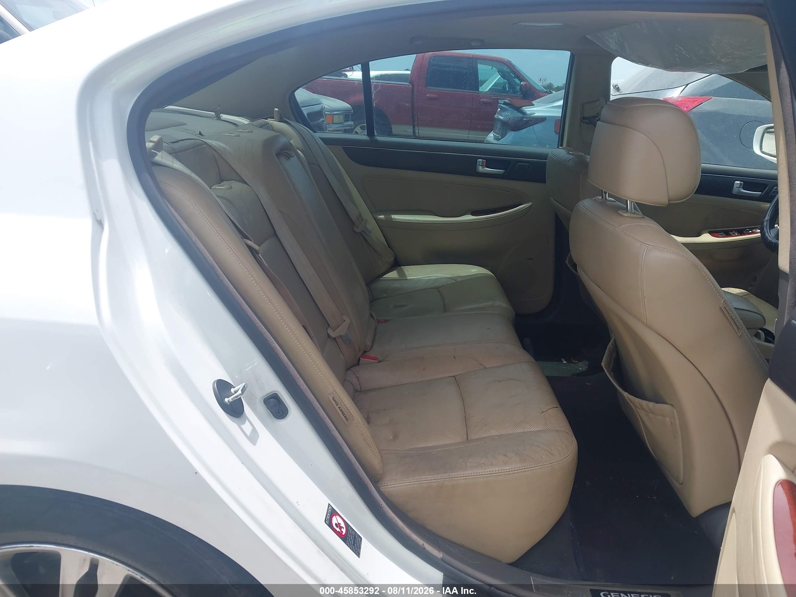 2012 Hyundai Genesis 4.6 White vin: KMHGC4DF7CU194546
