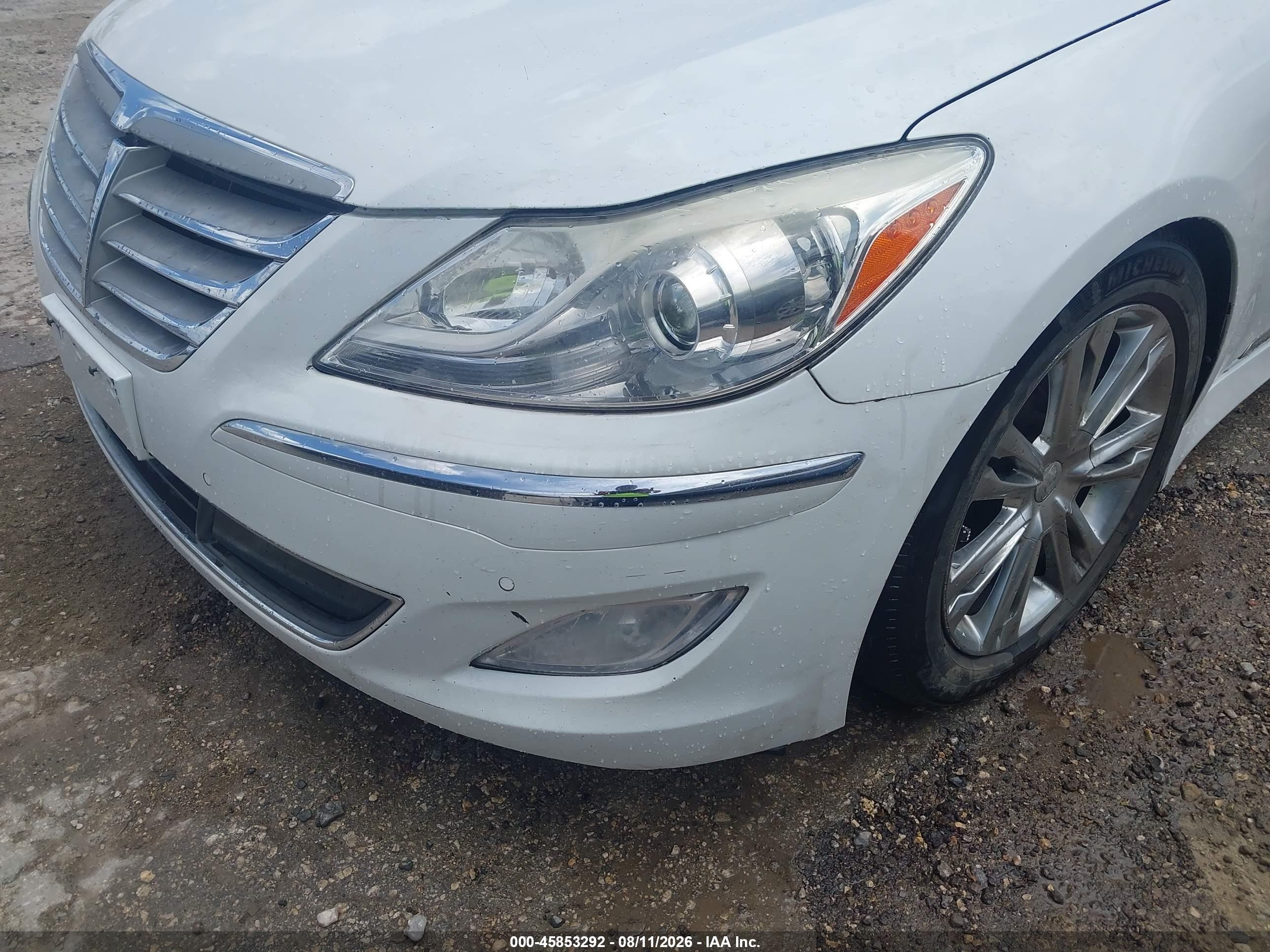 2012 Hyundai Genesis 4.6 White vin: KMHGC4DF7CU194546