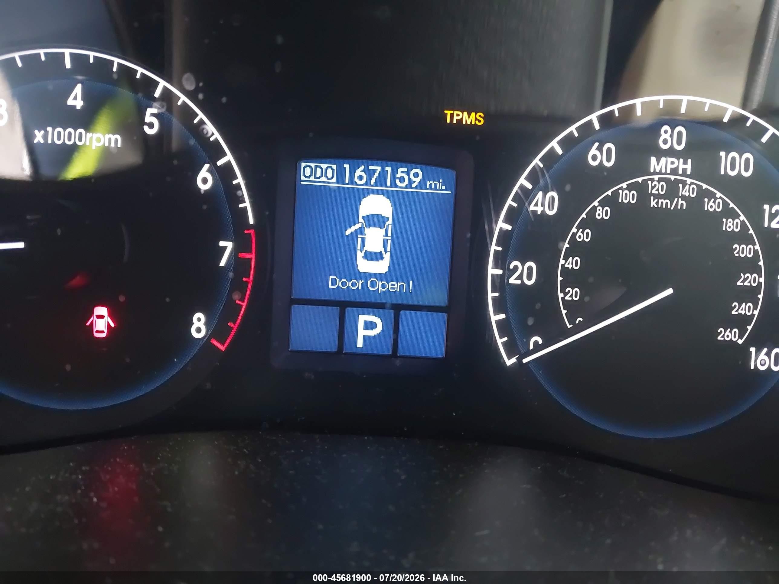 2010 Hyundai Genesis 4.6 White vin: KMHGC4DF8AU070282