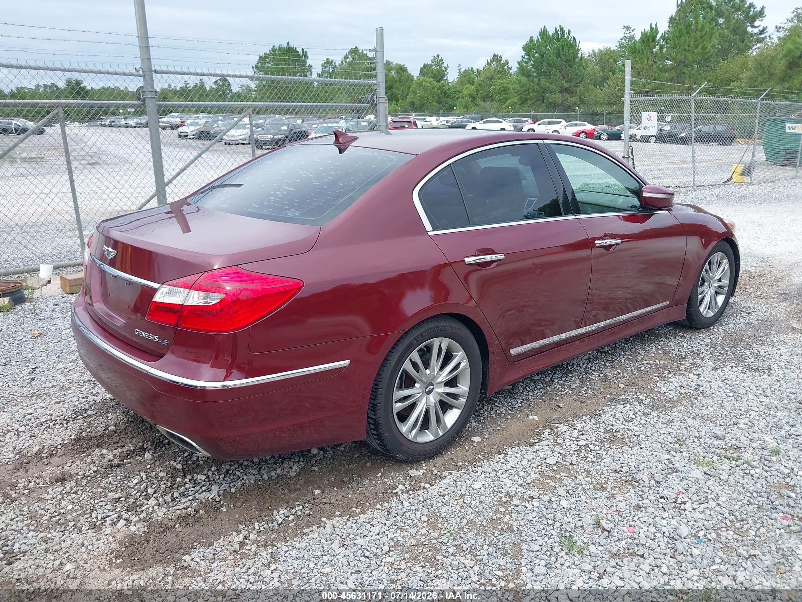 2012 Hyundai Genesis 4.6 Red vin: KMHGC4DF8CU155674